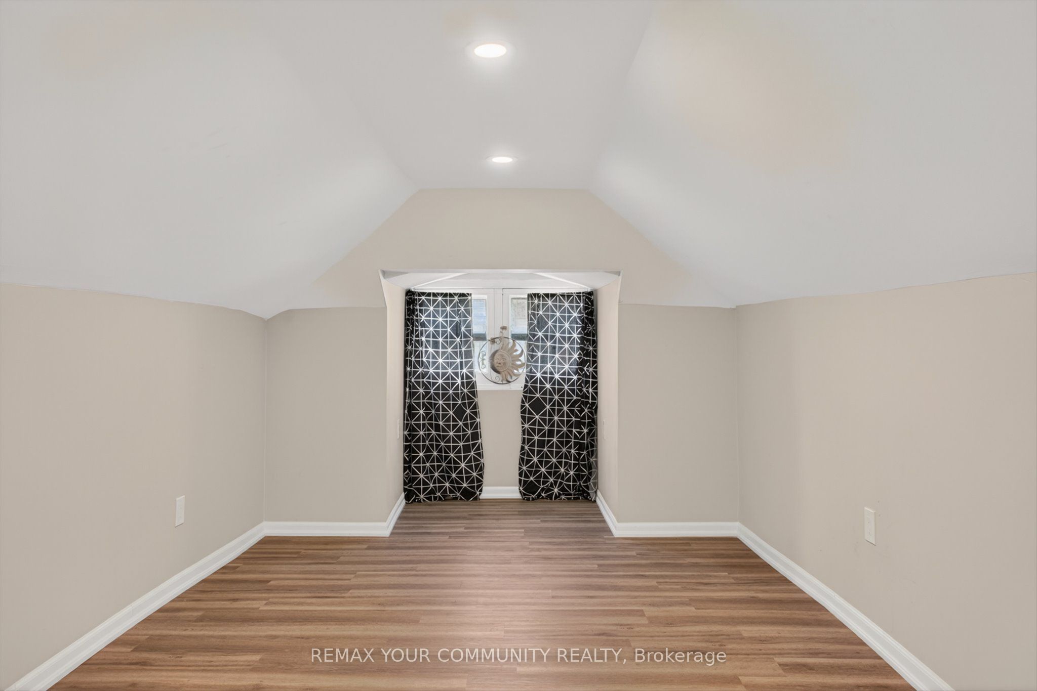 426 Wolsely Street Property Photo 20