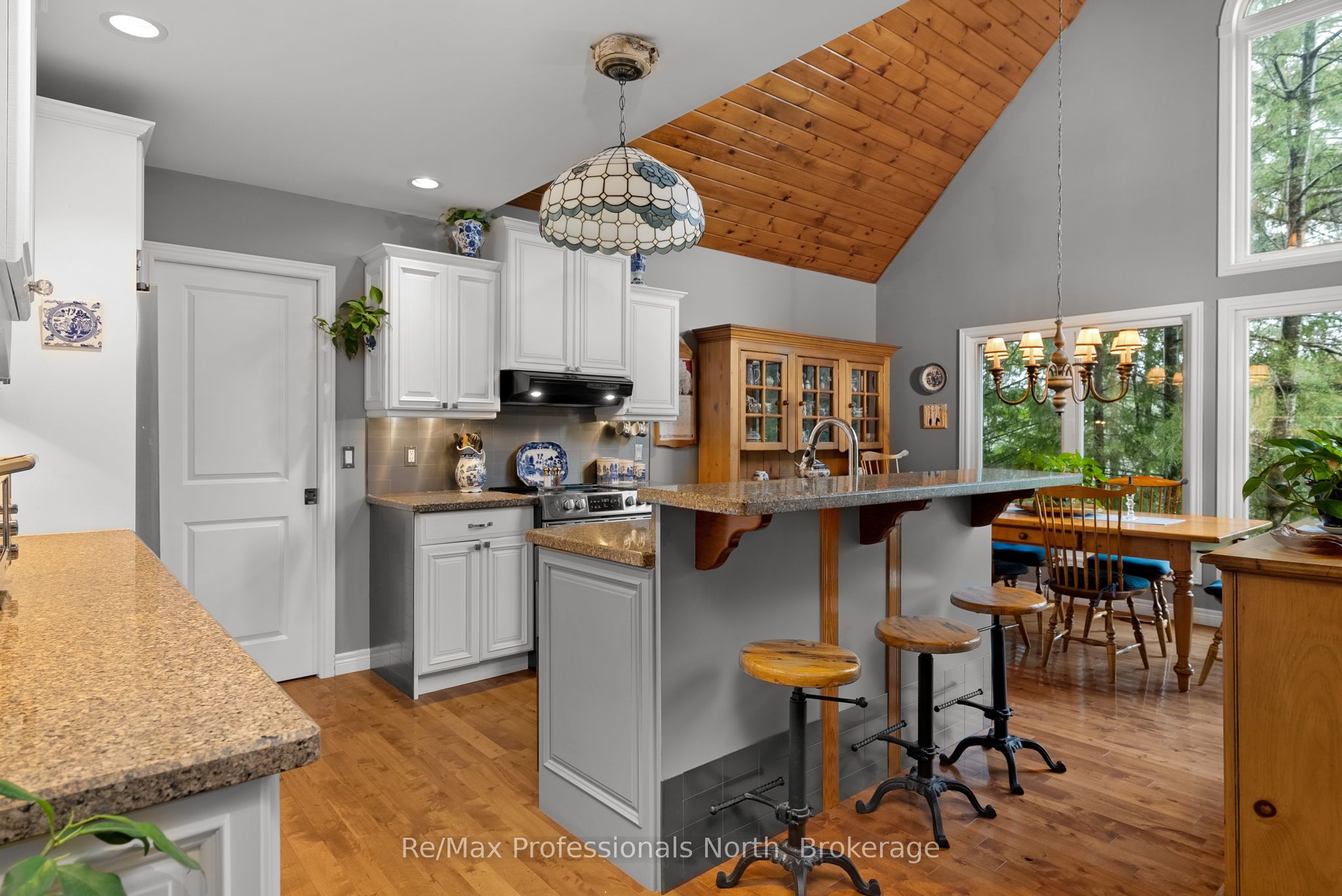 1005 Laidlaw Avenue Property Photo 7