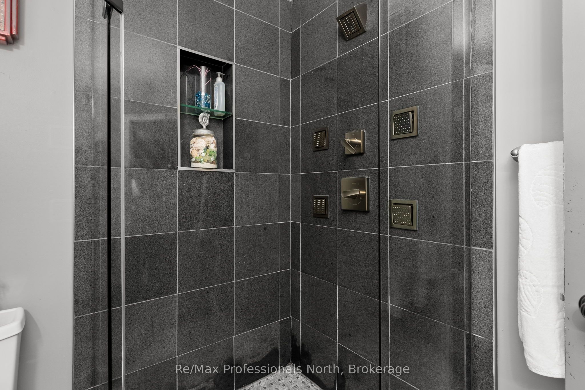 1005 Laidlaw Avenue Property Photo 11