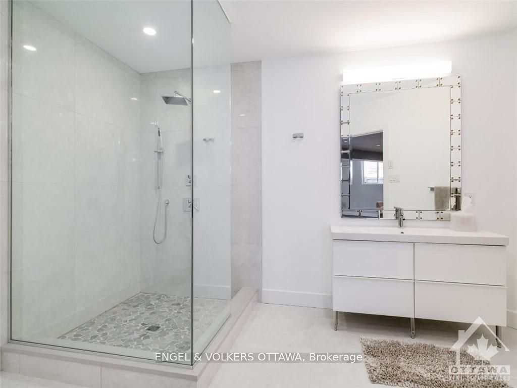 615 Island Park Crescent Property Photo 27