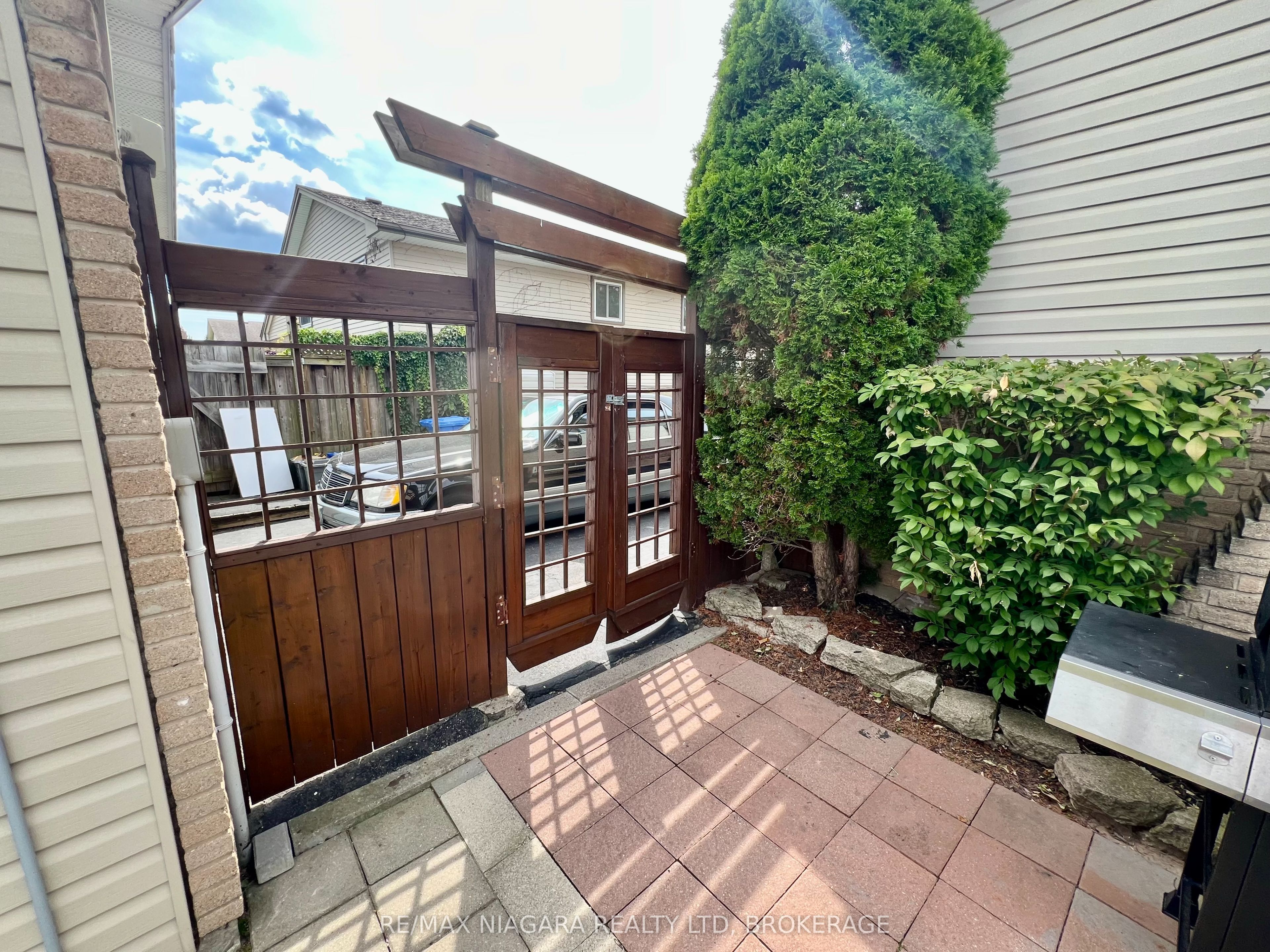 6196 Kirkland Drive Property Photo 7
