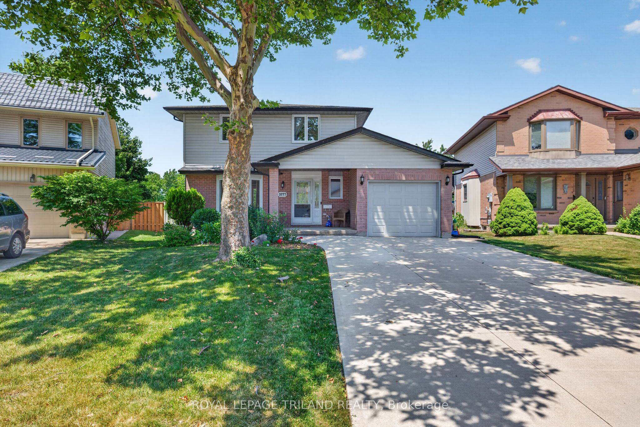 1077 Mahogany Crescent Property Photo 2