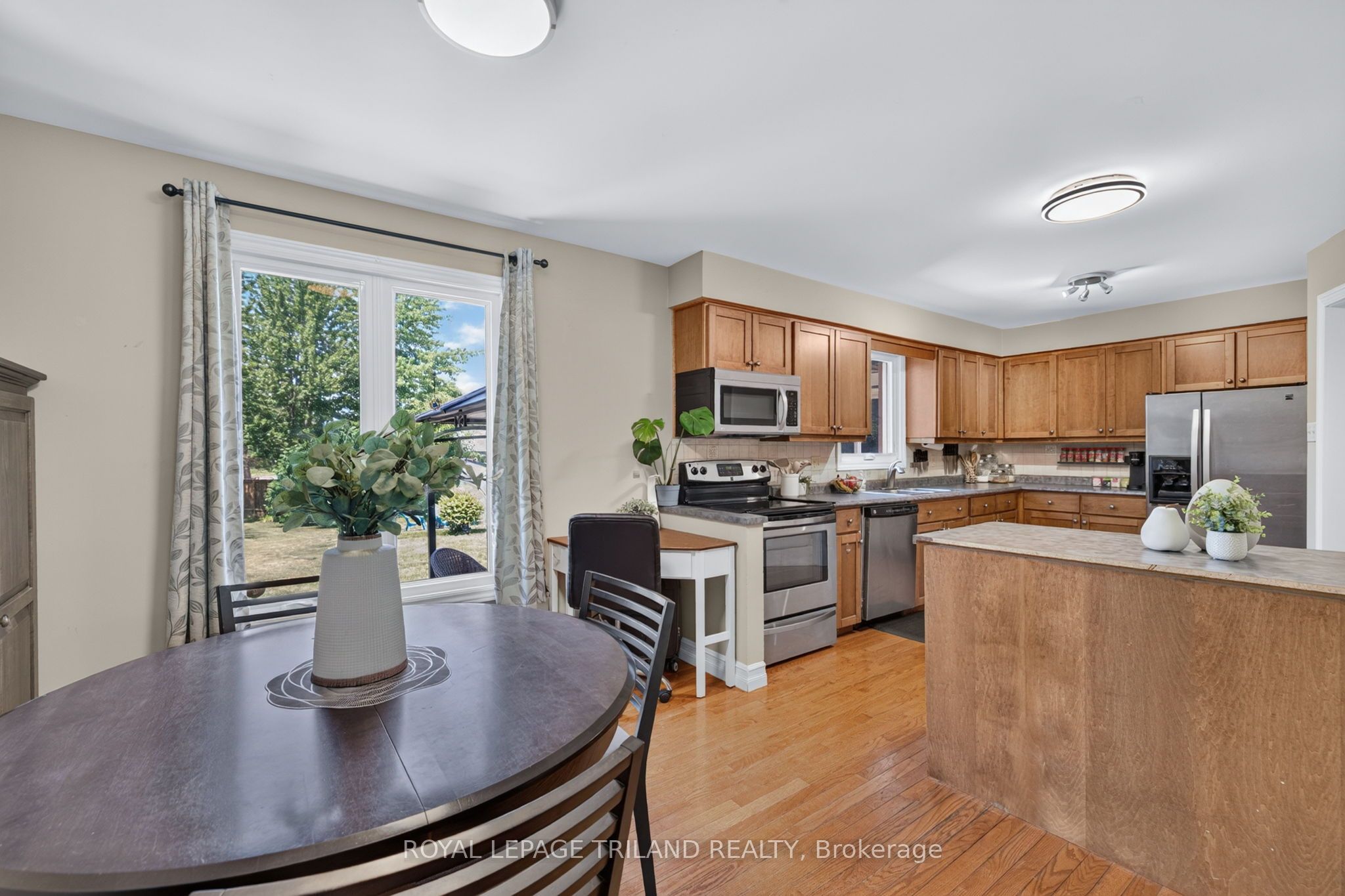1077 Mahogany Crescent Property Photo 11