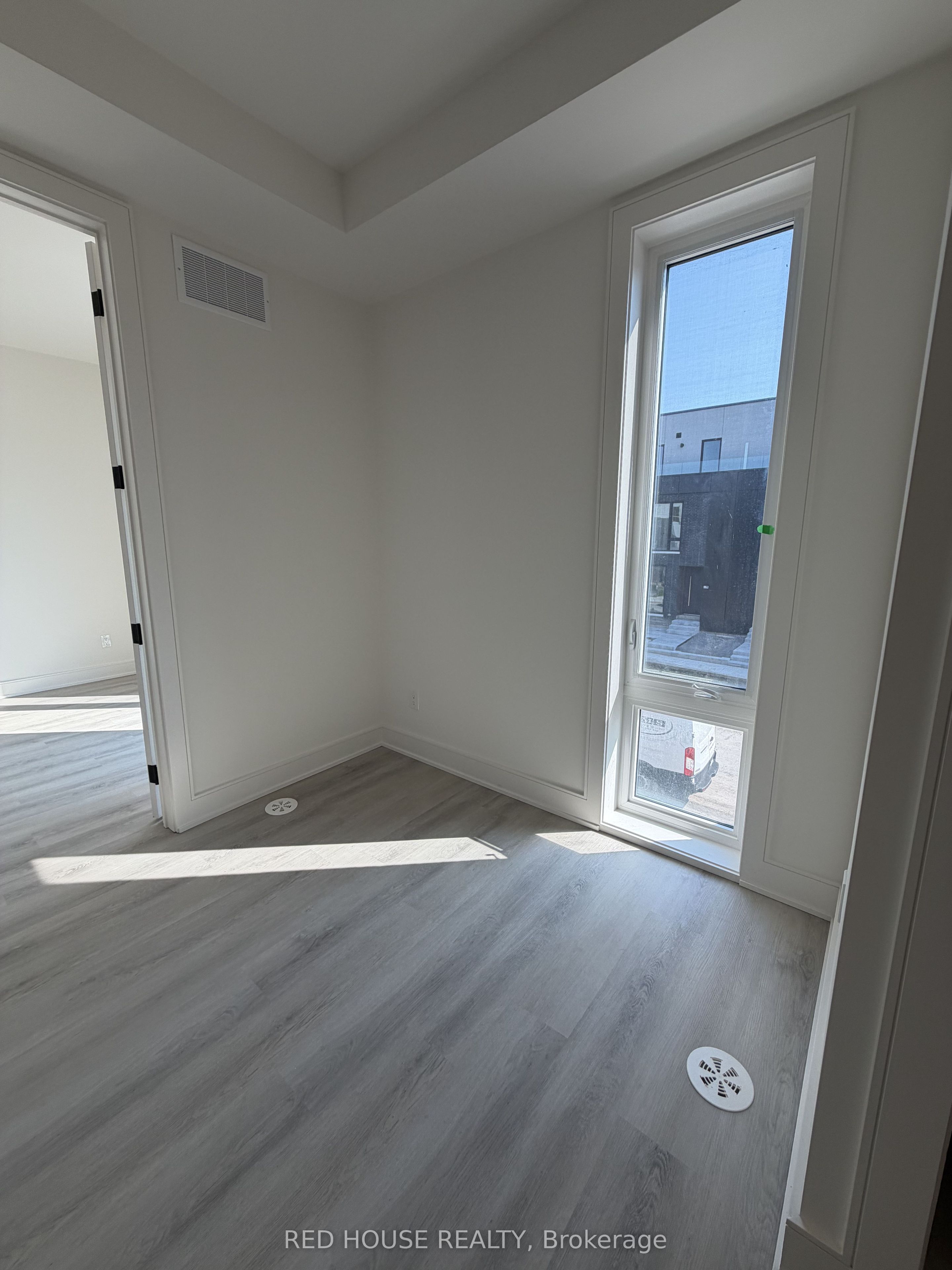 75 Everett Common Property Photo 10