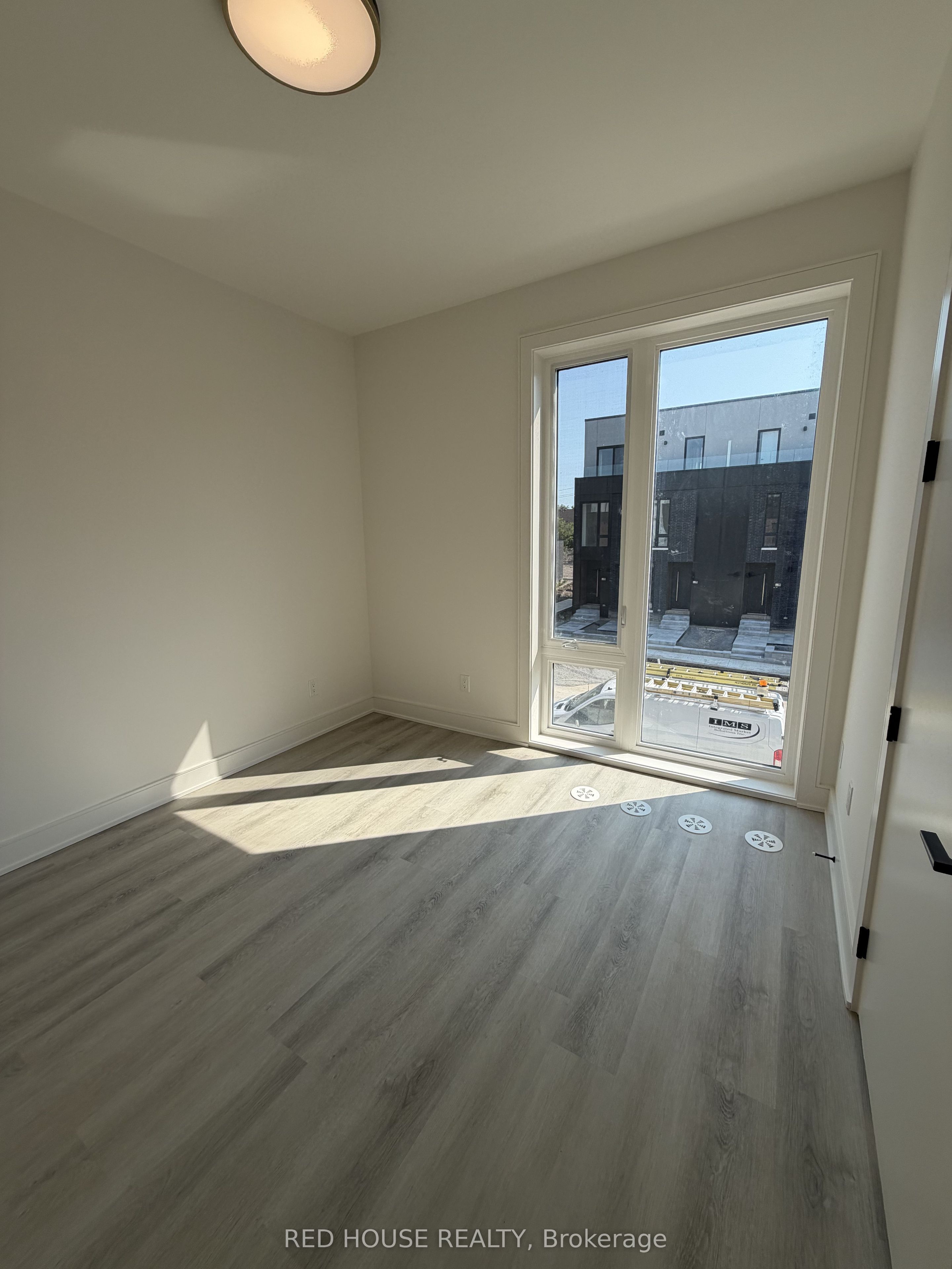 75 Everett Common Property Photo 12
