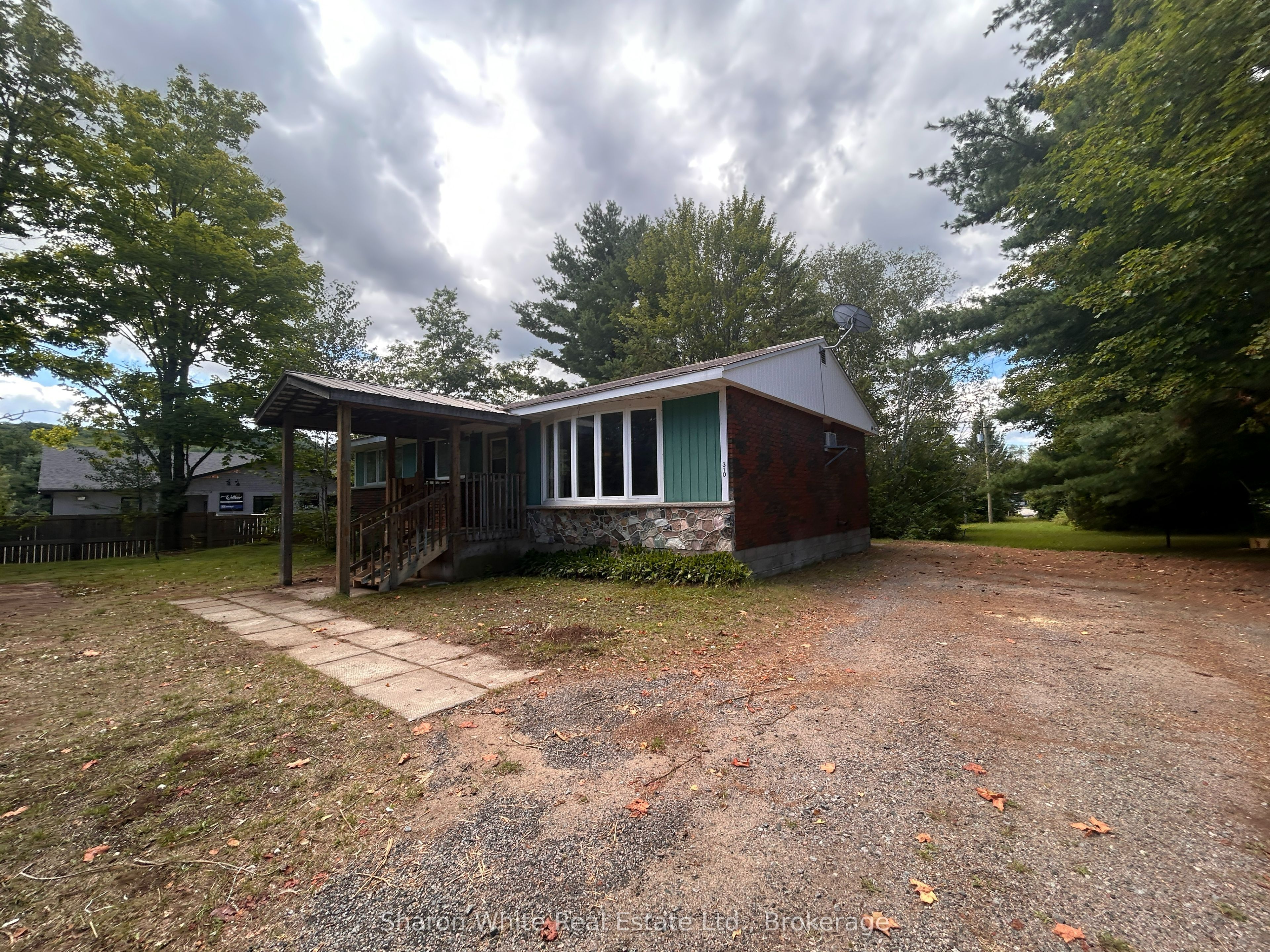 310 Hastings Street N Property Photo 1