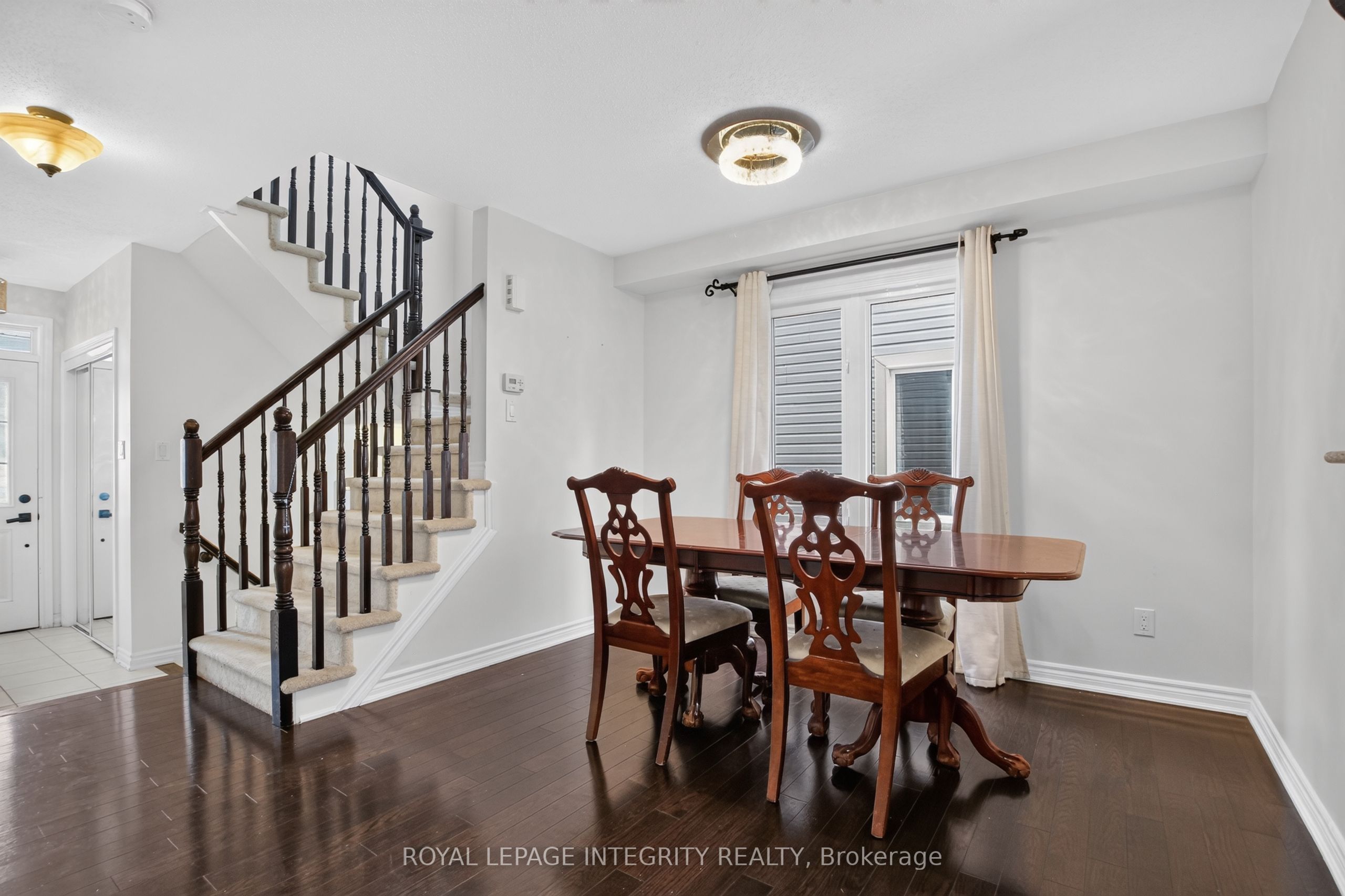 414 Meadowhawk Crescent Property Photo 6
