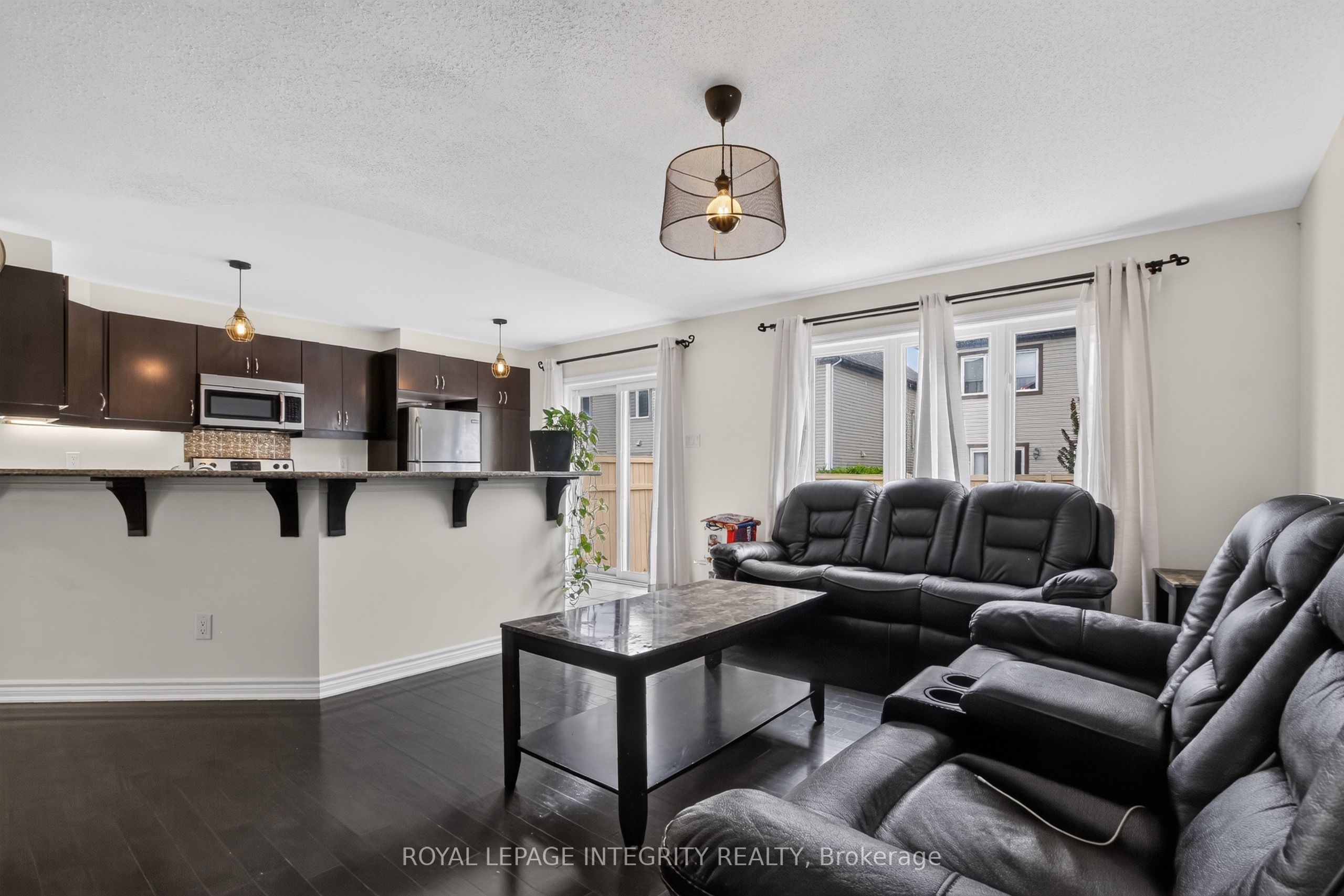 414 Meadowhawk Crescent Property Photo 10