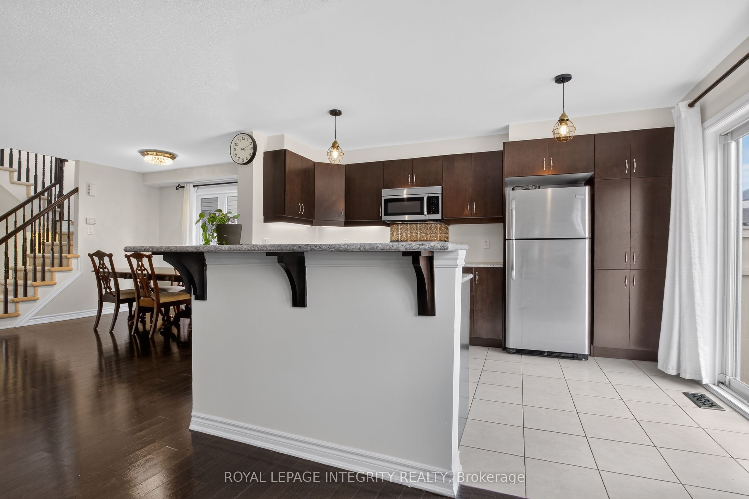 414 Meadowhawk Crescent Property Photo 11