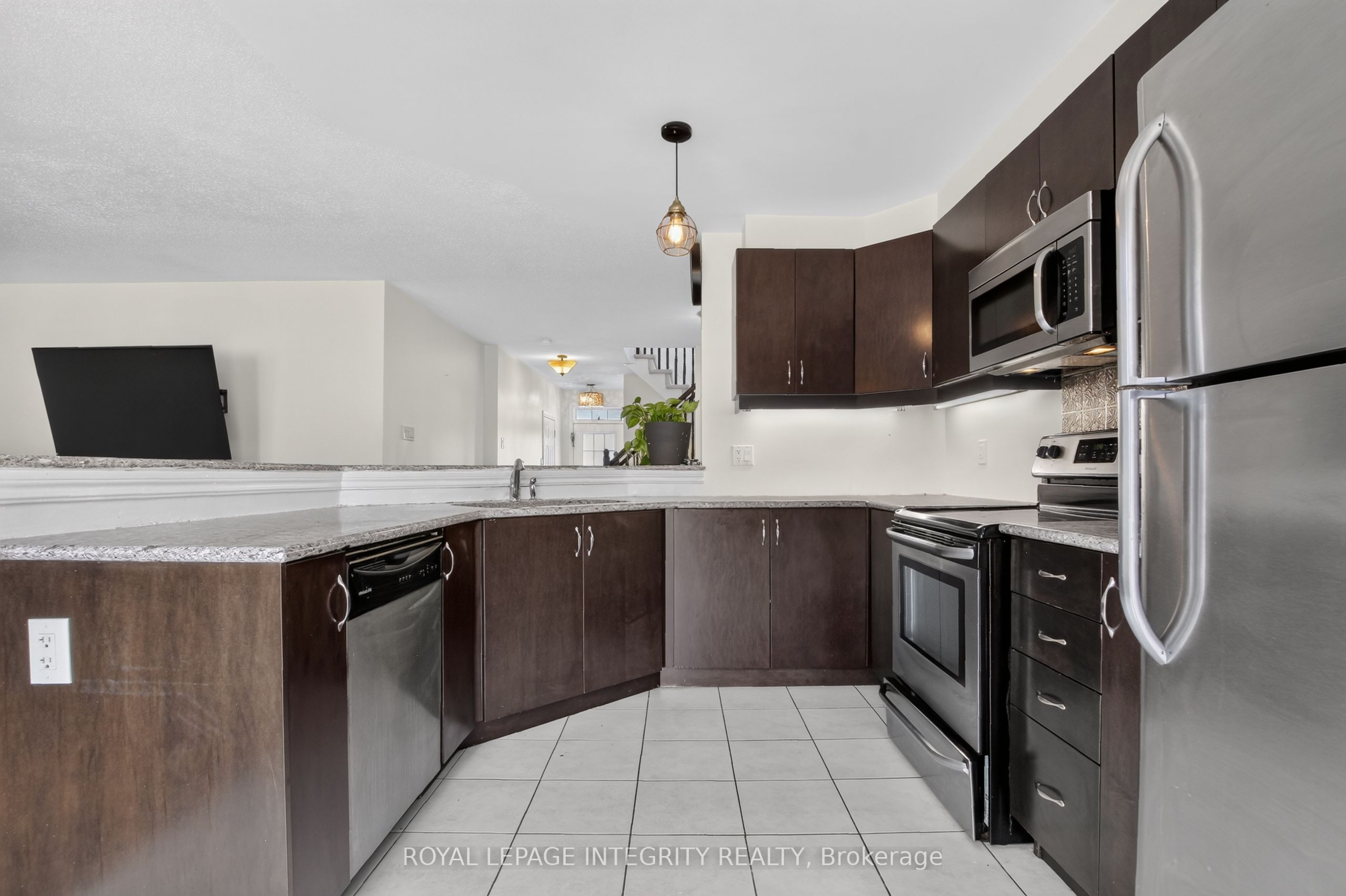 414 Meadowhawk Crescent Property Photo 12