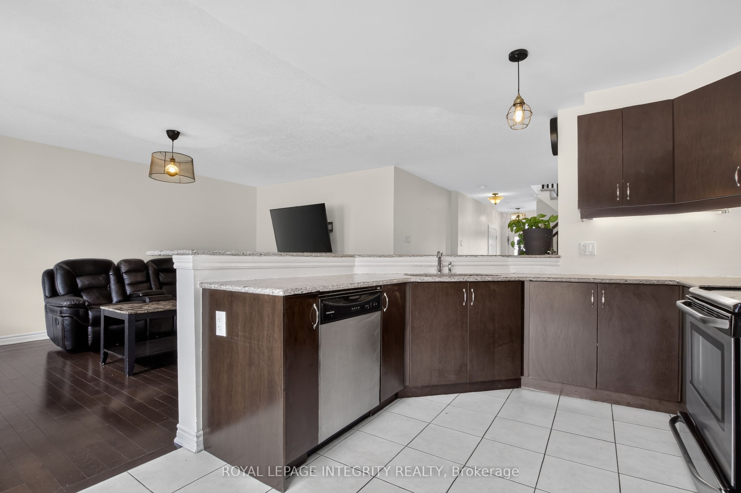 414 Meadowhawk Crescent Property Photo 13