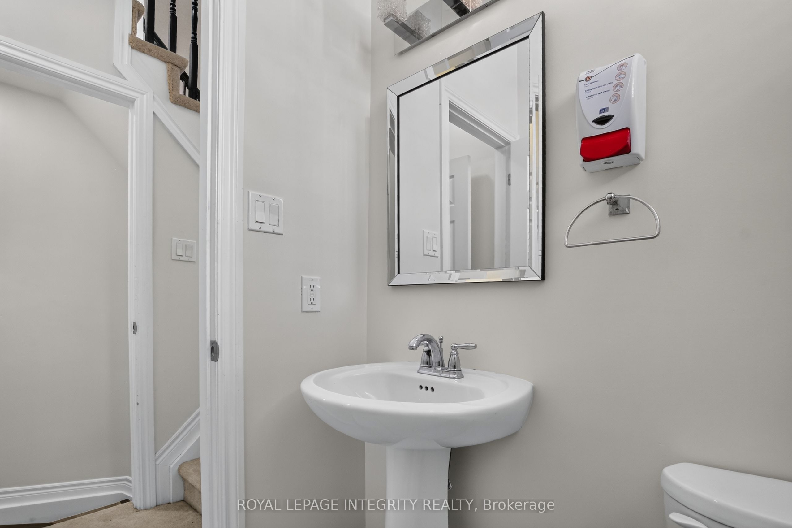 414 Meadowhawk Crescent Property Photo 15