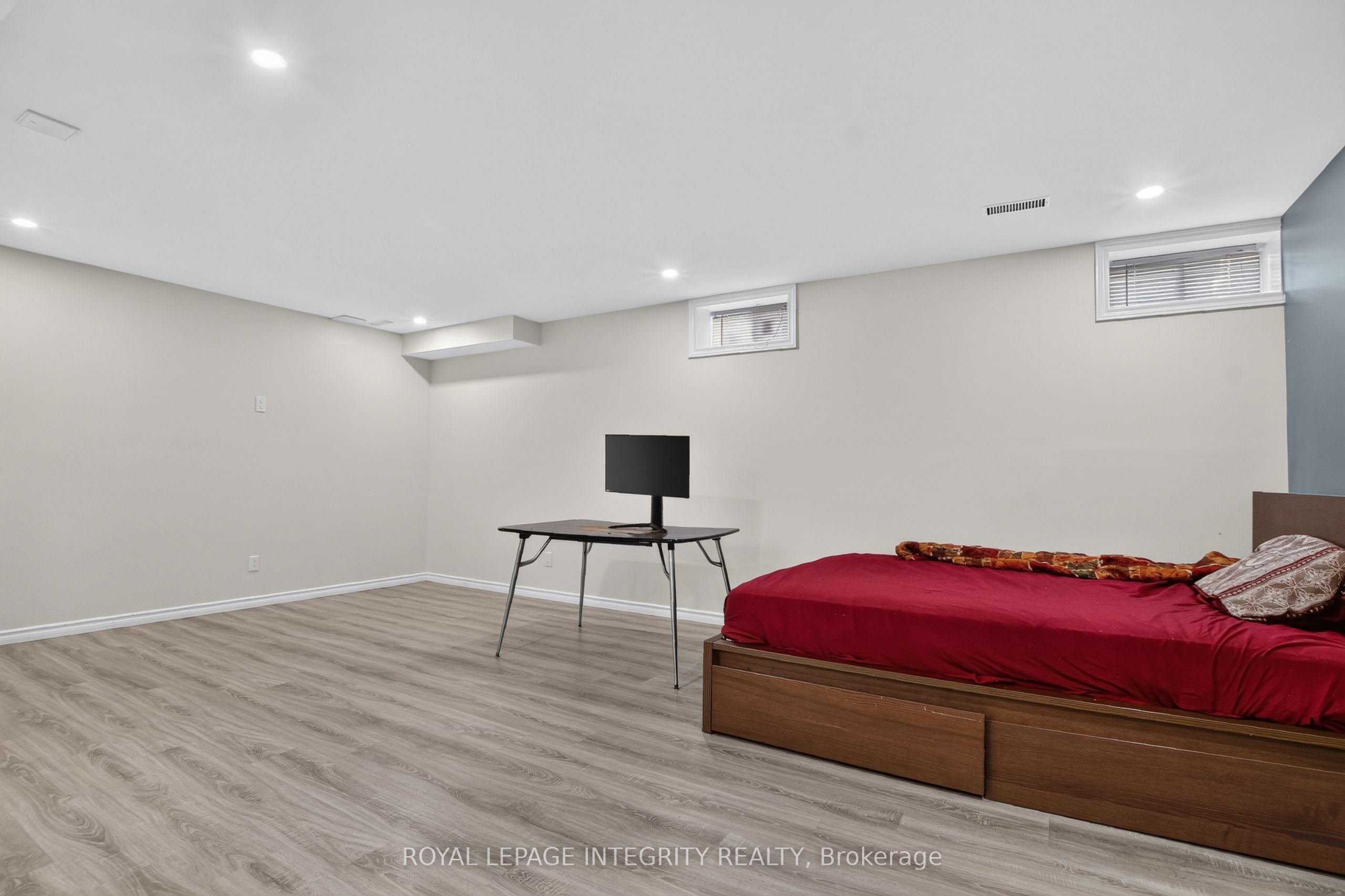 414 Meadowhawk Crescent Property Photo 25