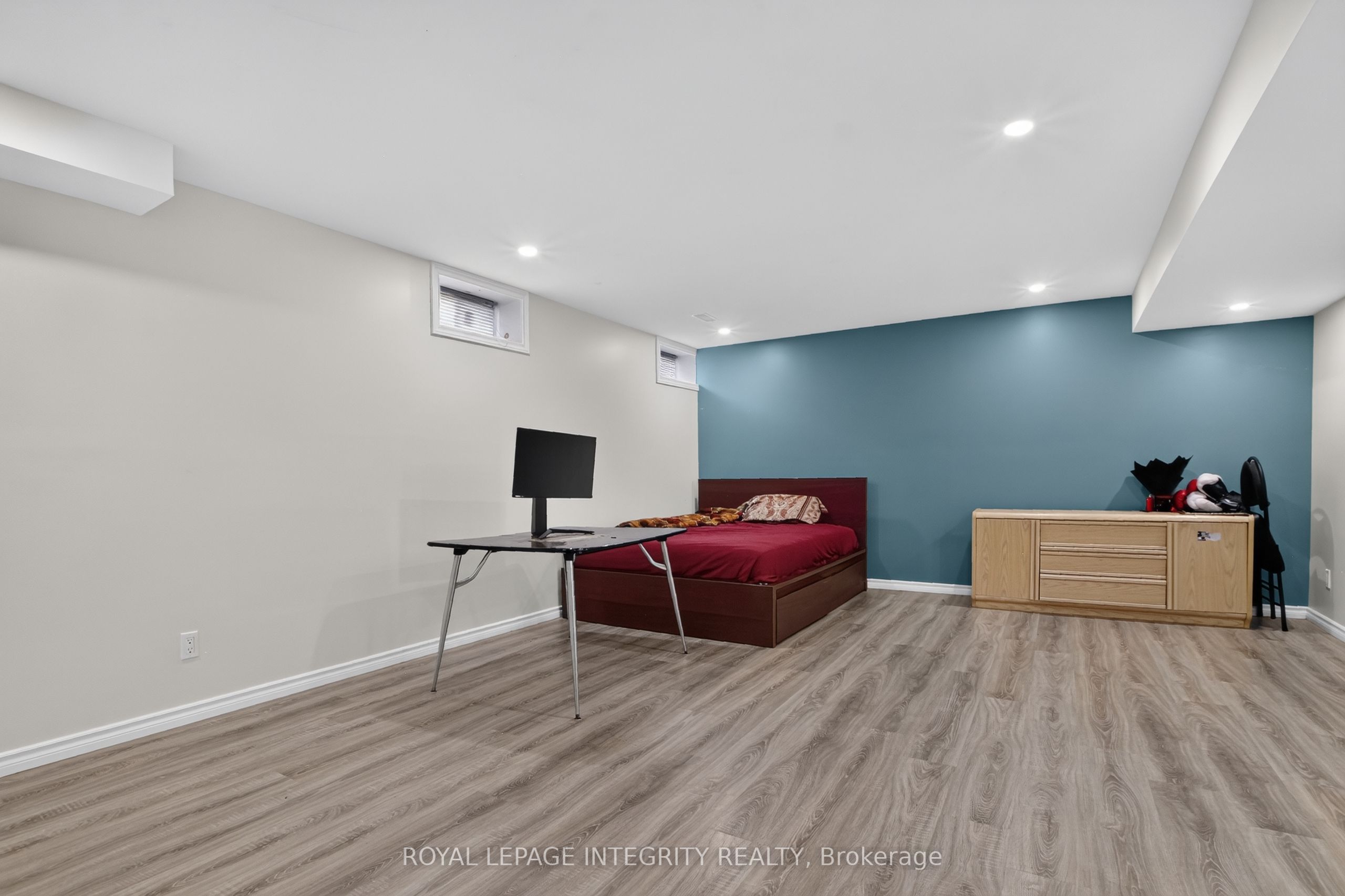 414 Meadowhawk Crescent Property Photo 26