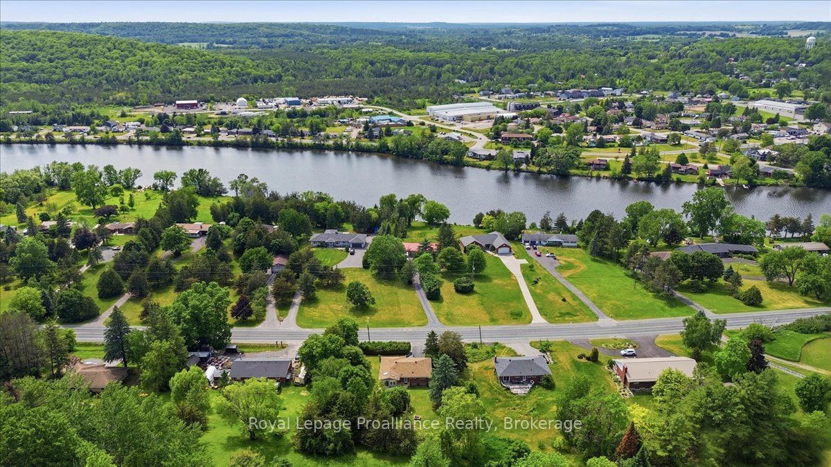 68 Riverside Parkway Property Photo 1