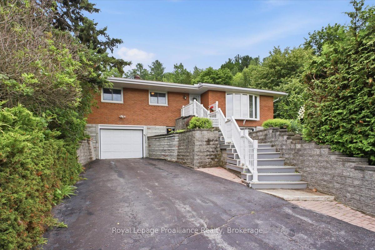 68 Riverside Parkway Property Photo 2