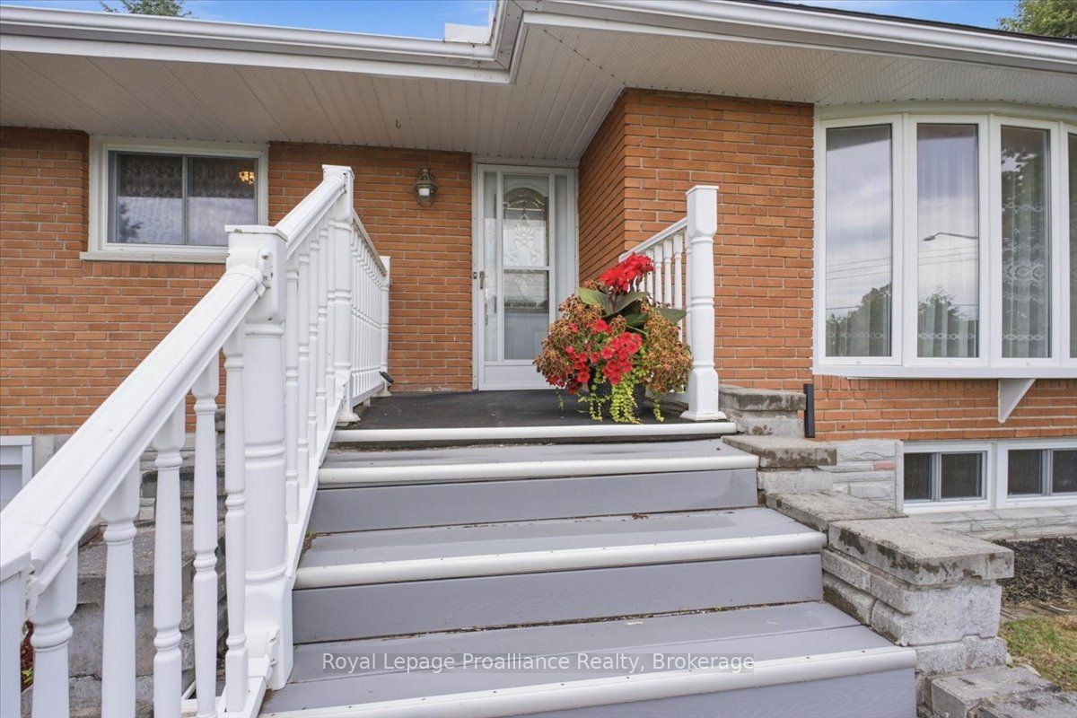 68 Riverside Parkway Property Photo 4