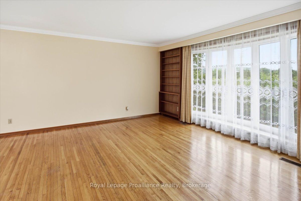 68 Riverside Parkway Property Photo 6