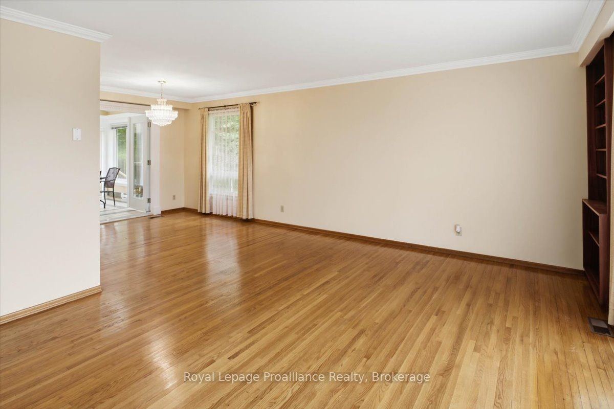 68 Riverside Parkway Property Photo 8
