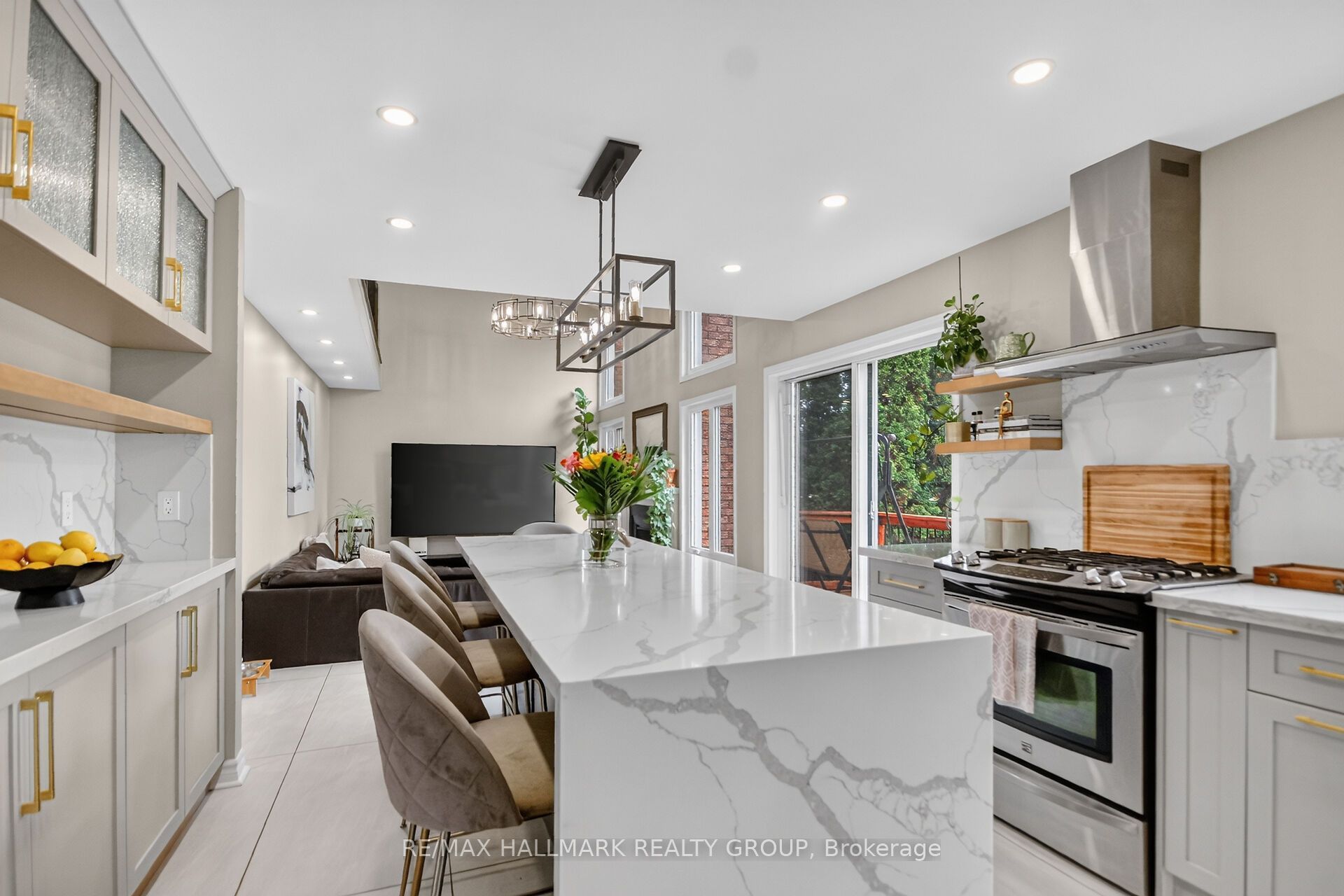 185 Knudson Drive Property Photo 13