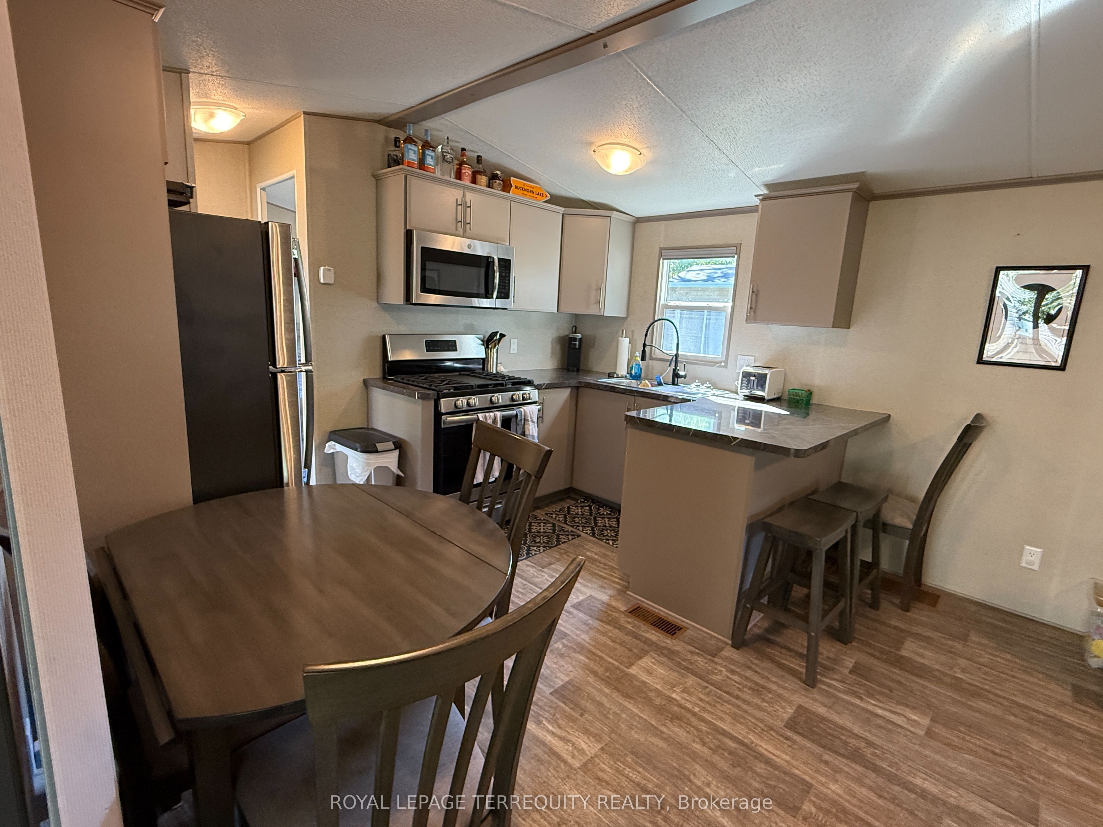 342 Butternut Property Photo 10