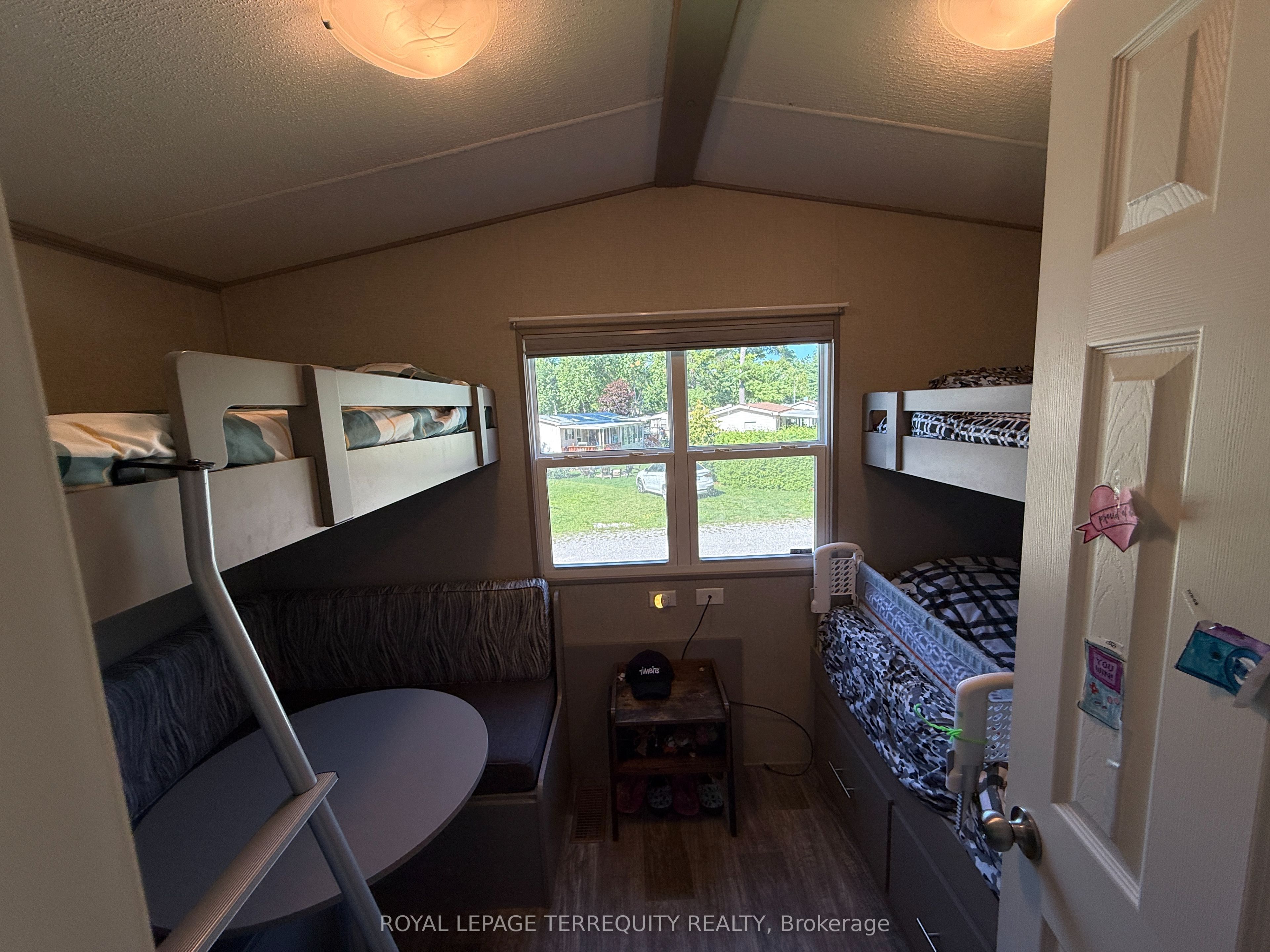342 Butternut Property Photo 17