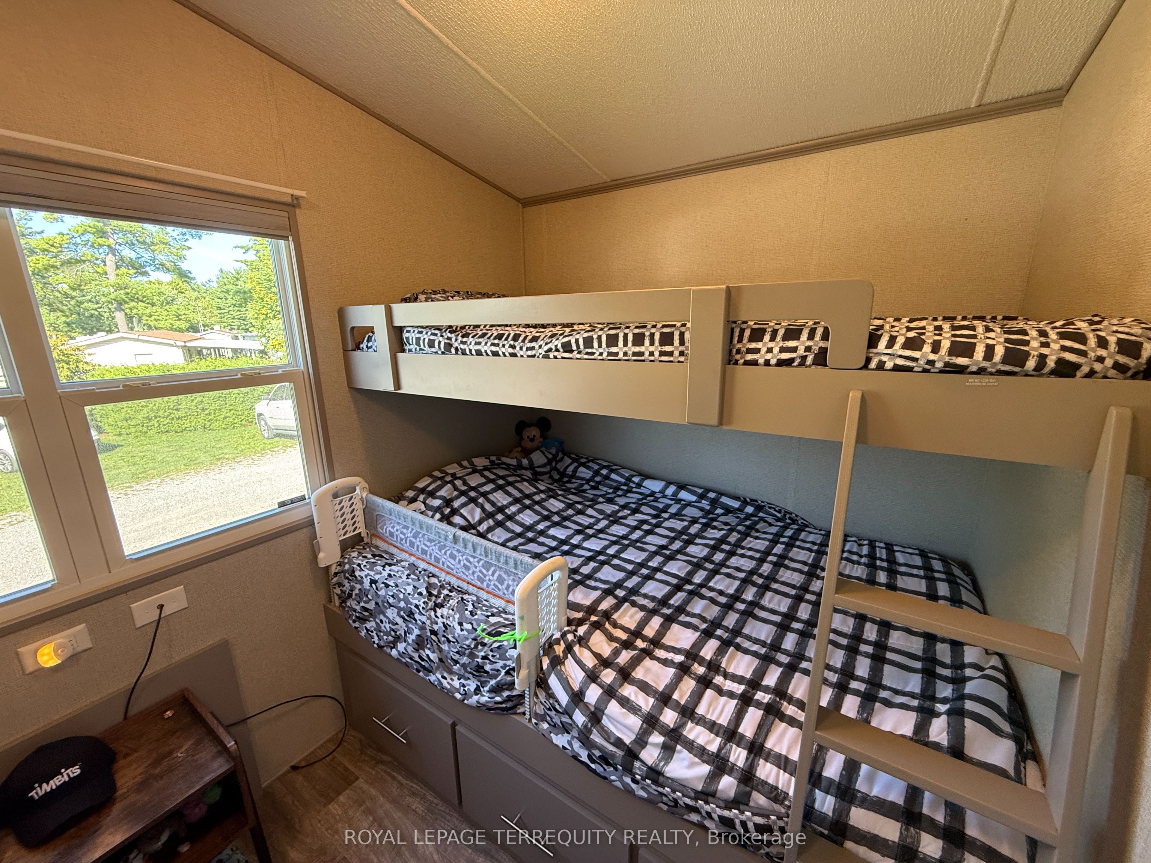 342 Butternut Property Photo 18