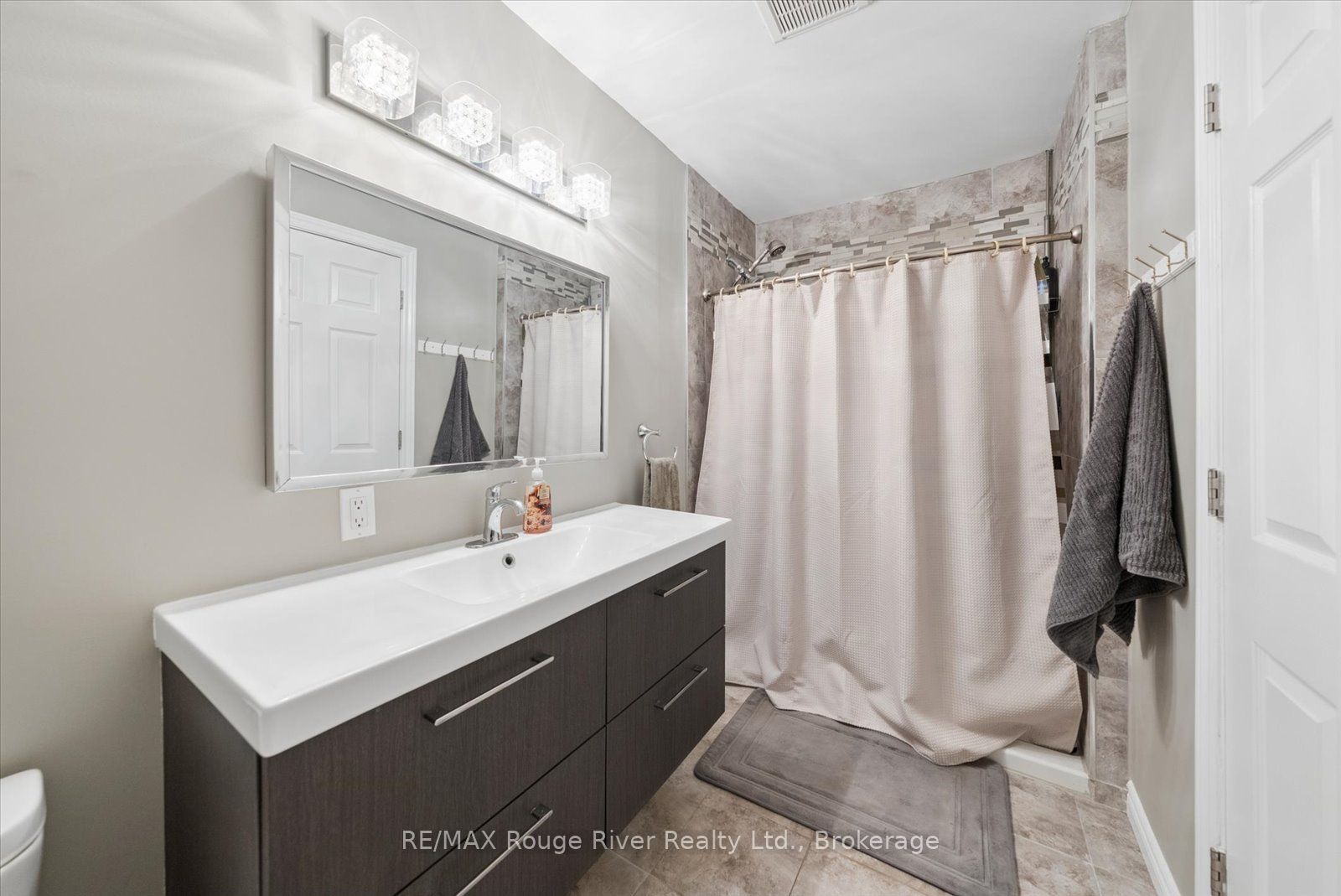 178 Roma Lane Property Photo 18
