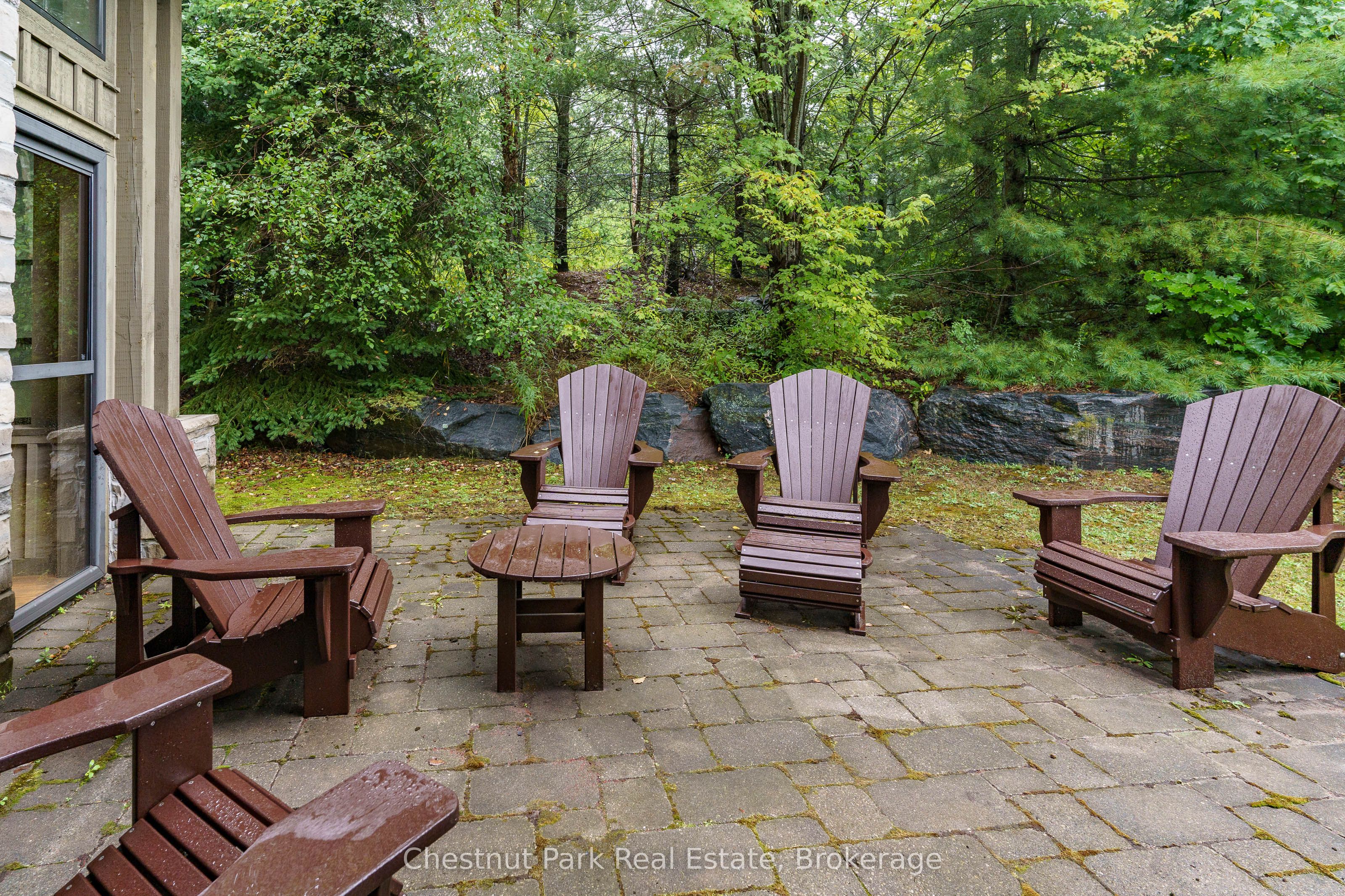 501 Glen Abbey Way E Property Photo 3