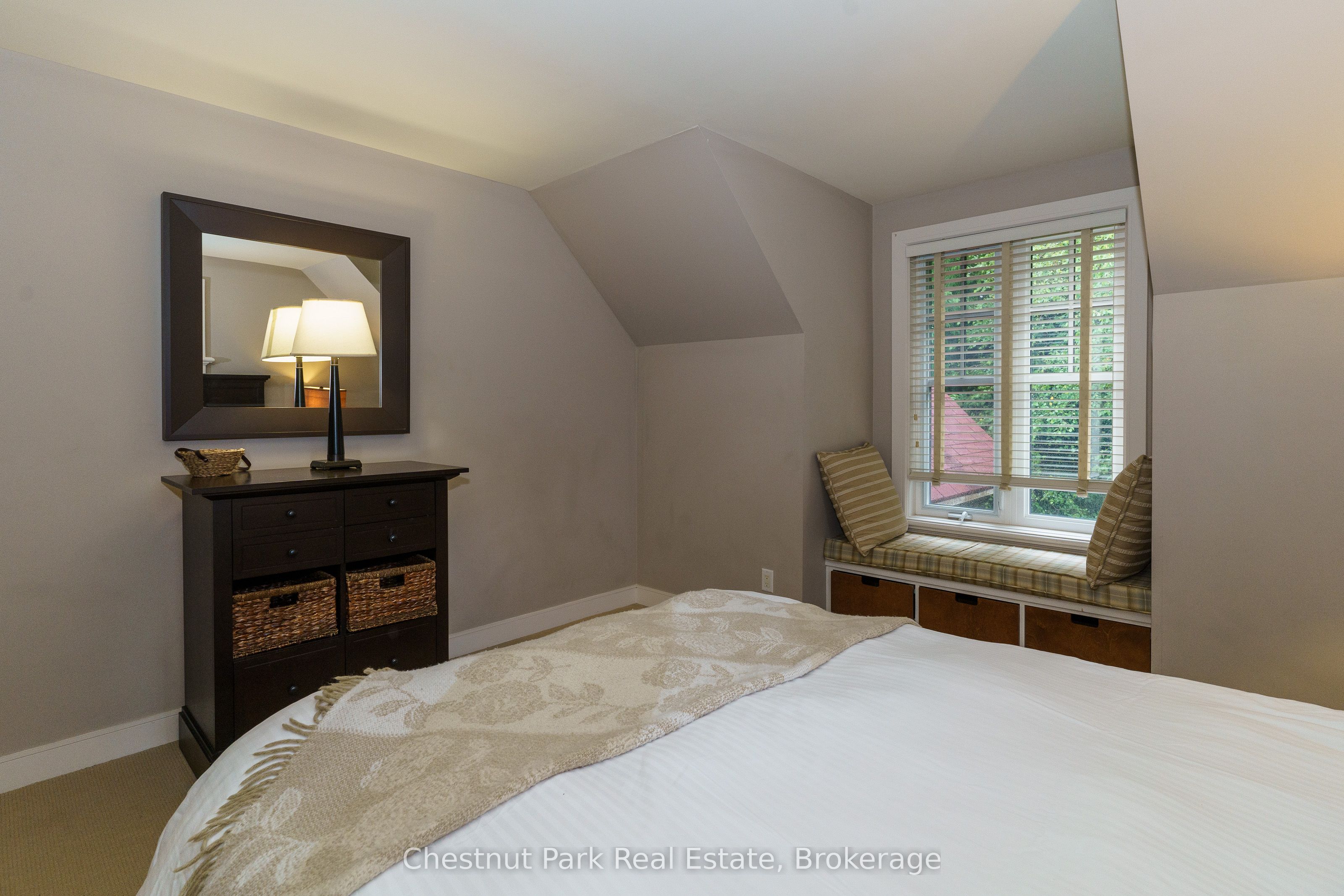 501 Glen Abbey Way E Property Photo 13