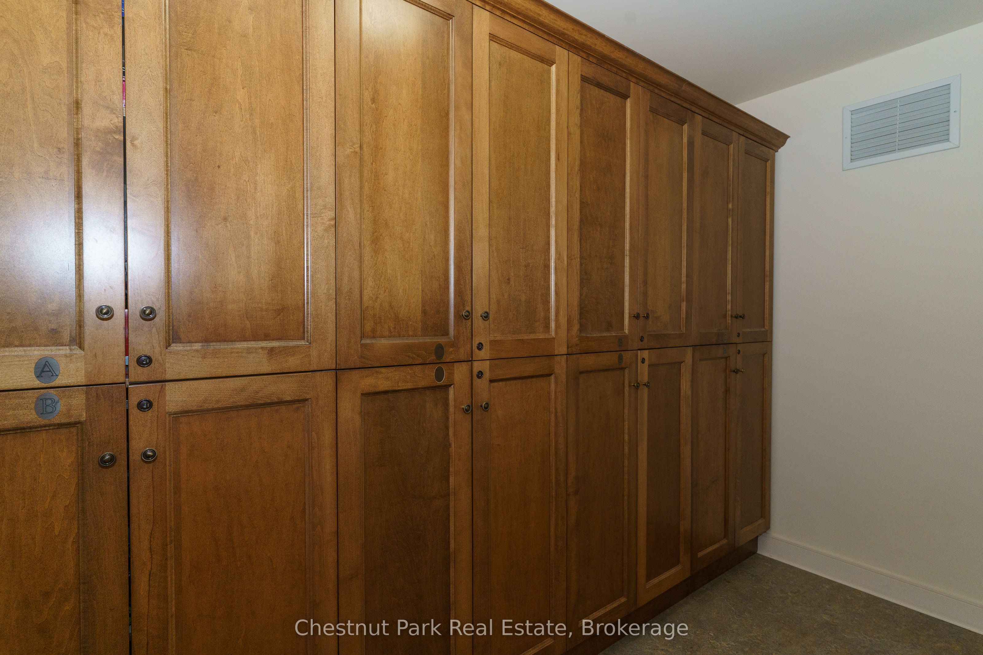 501 Glen Abbey Way E Property Photo 15