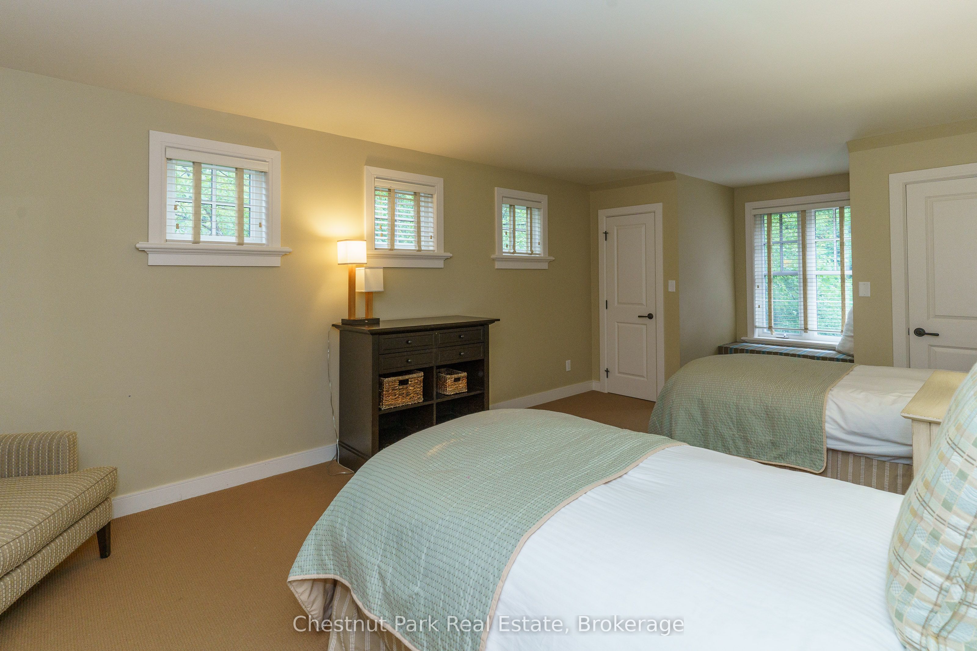 501 Glen Abbey Way E Property Photo 18