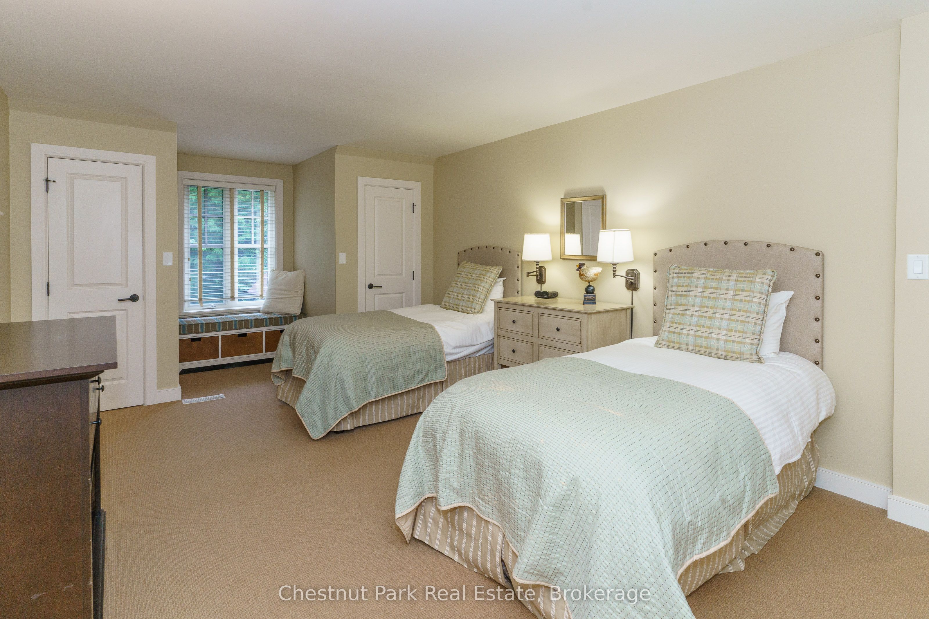 501 Glen Abbey Way E Property Photo 19