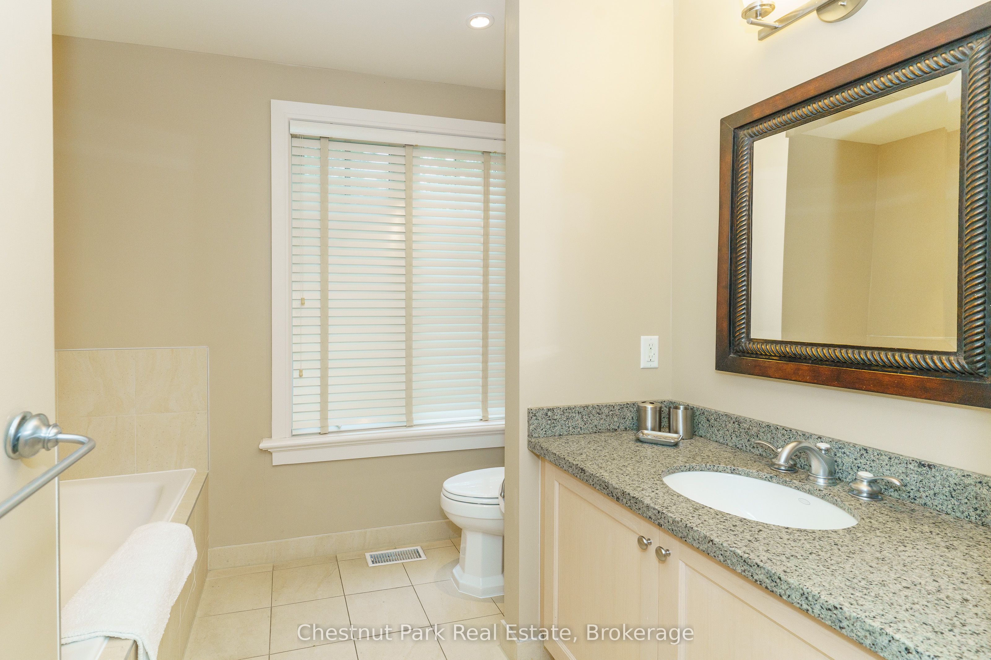 501 Glen Abbey Way E Property Photo 21