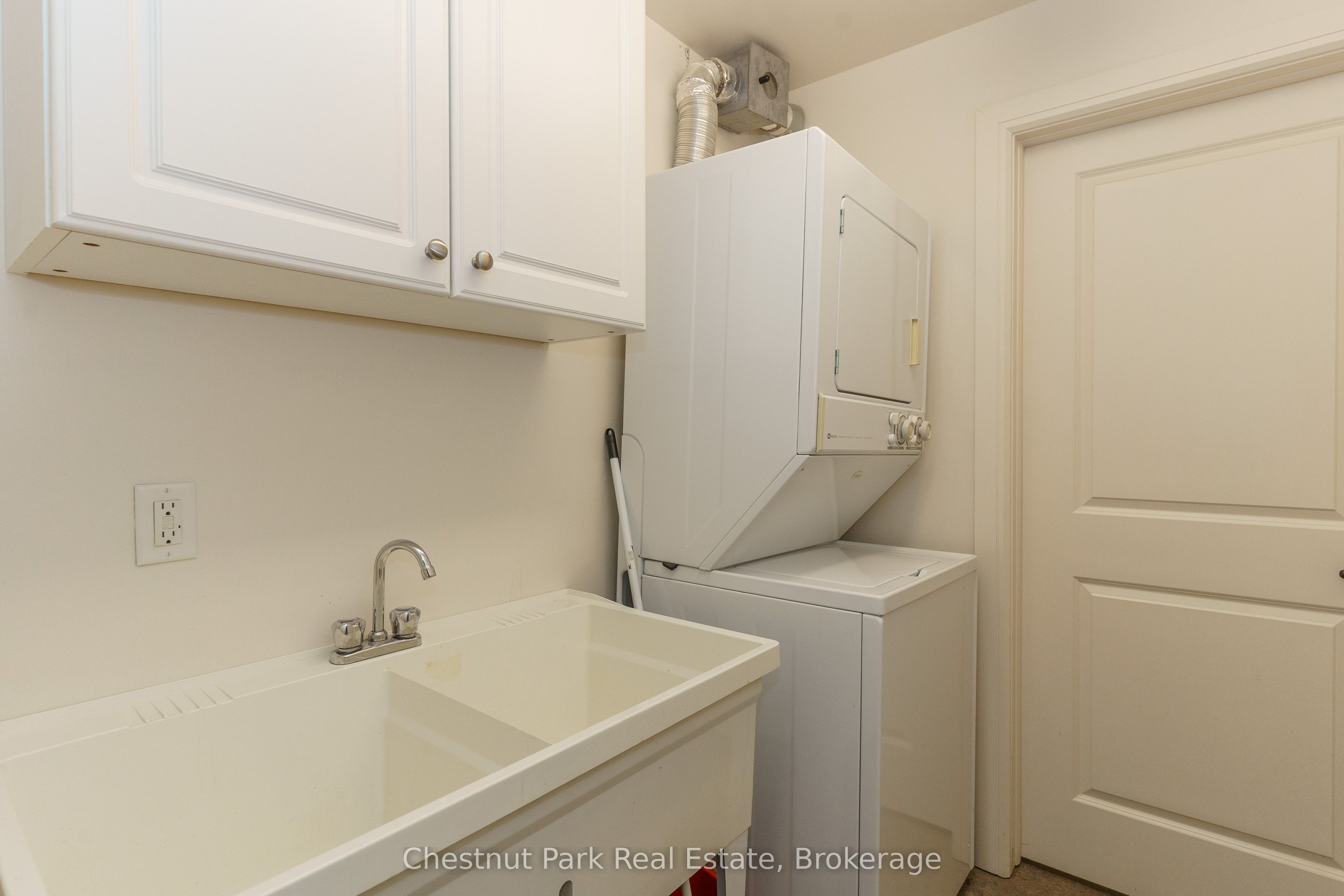 501 Glen Abbey Way E Property Photo 38