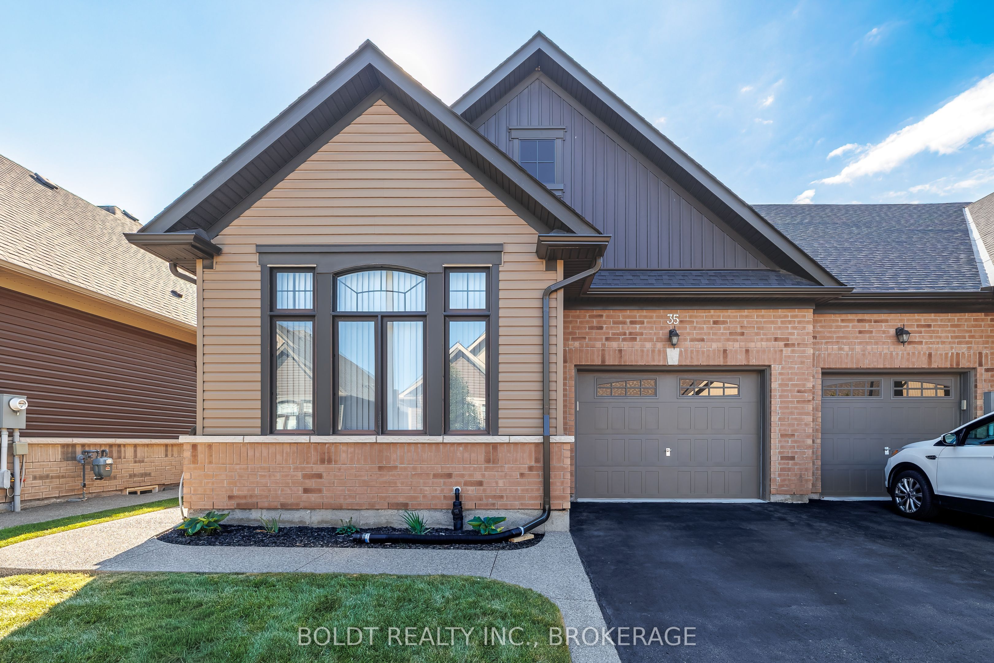 35 Cosmopolitan Common Property Photo 1