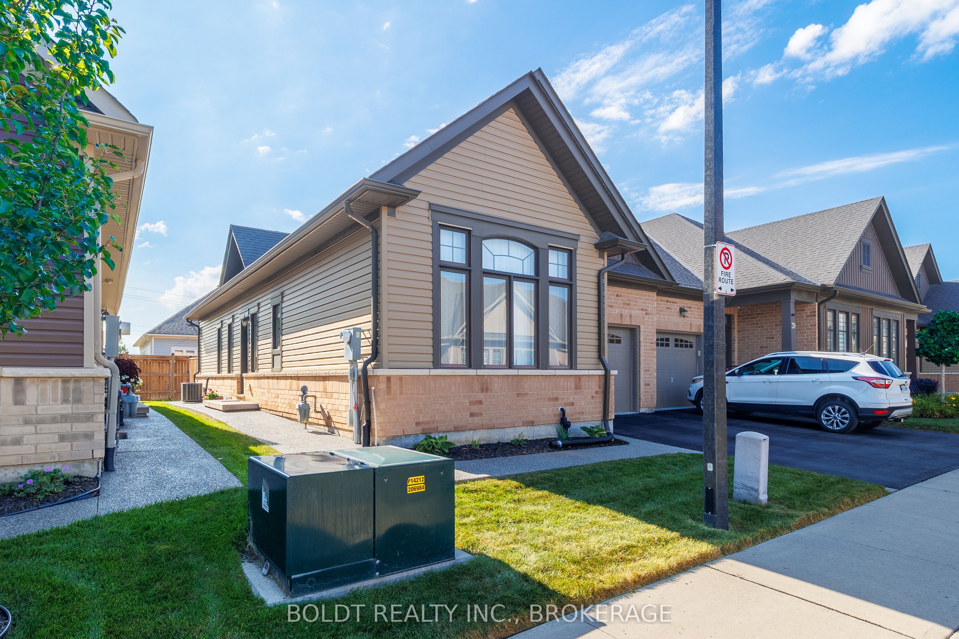 35 Cosmopolitan Common Property Photo 2