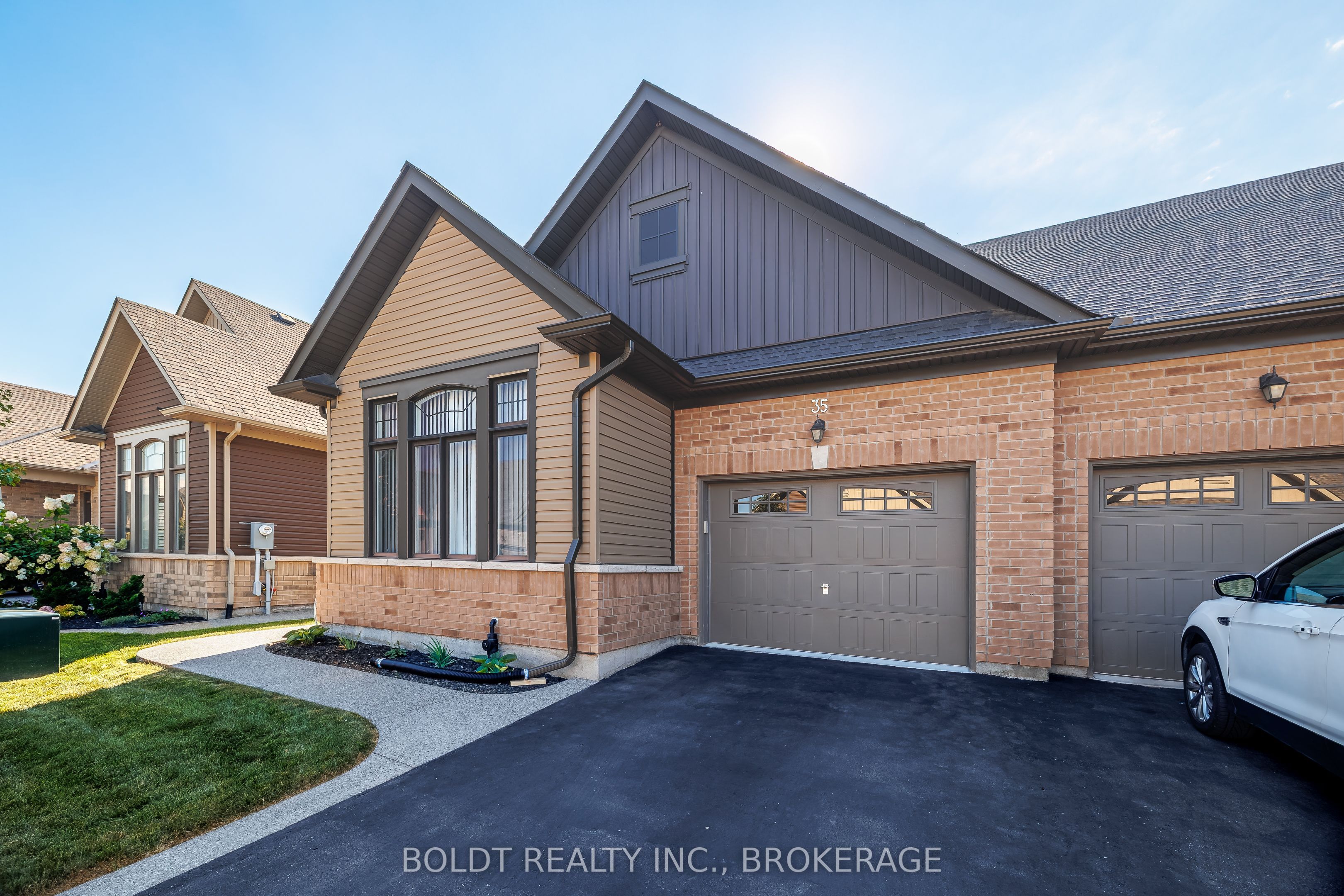 35 Cosmopolitan Common Property Photo 3