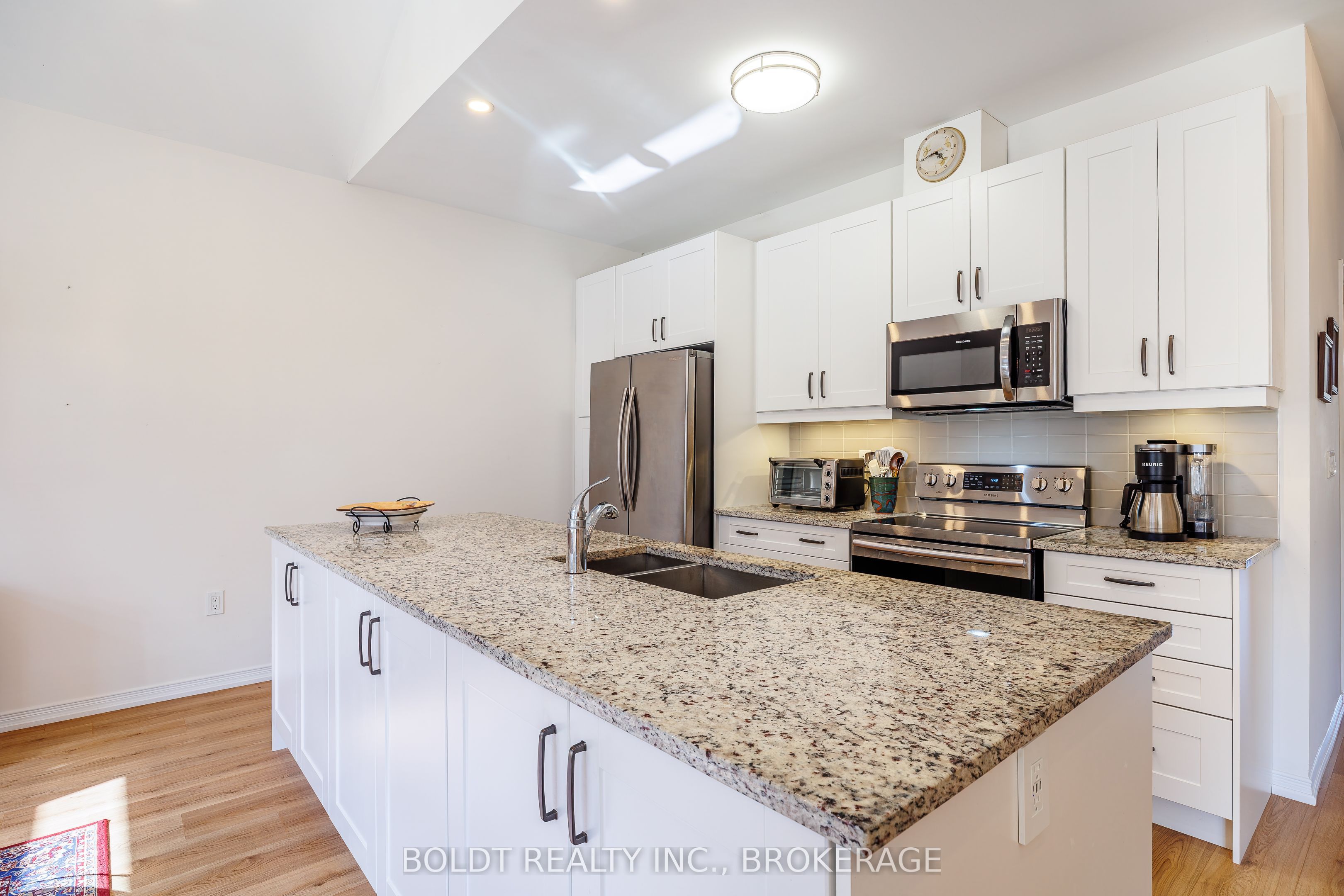 35 Cosmopolitan Common Property Photo 5