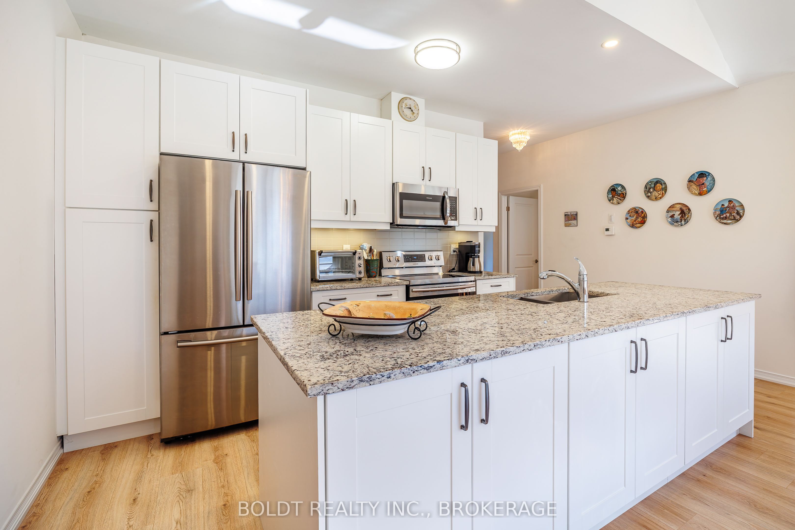 35 Cosmopolitan Common Property Photo 6