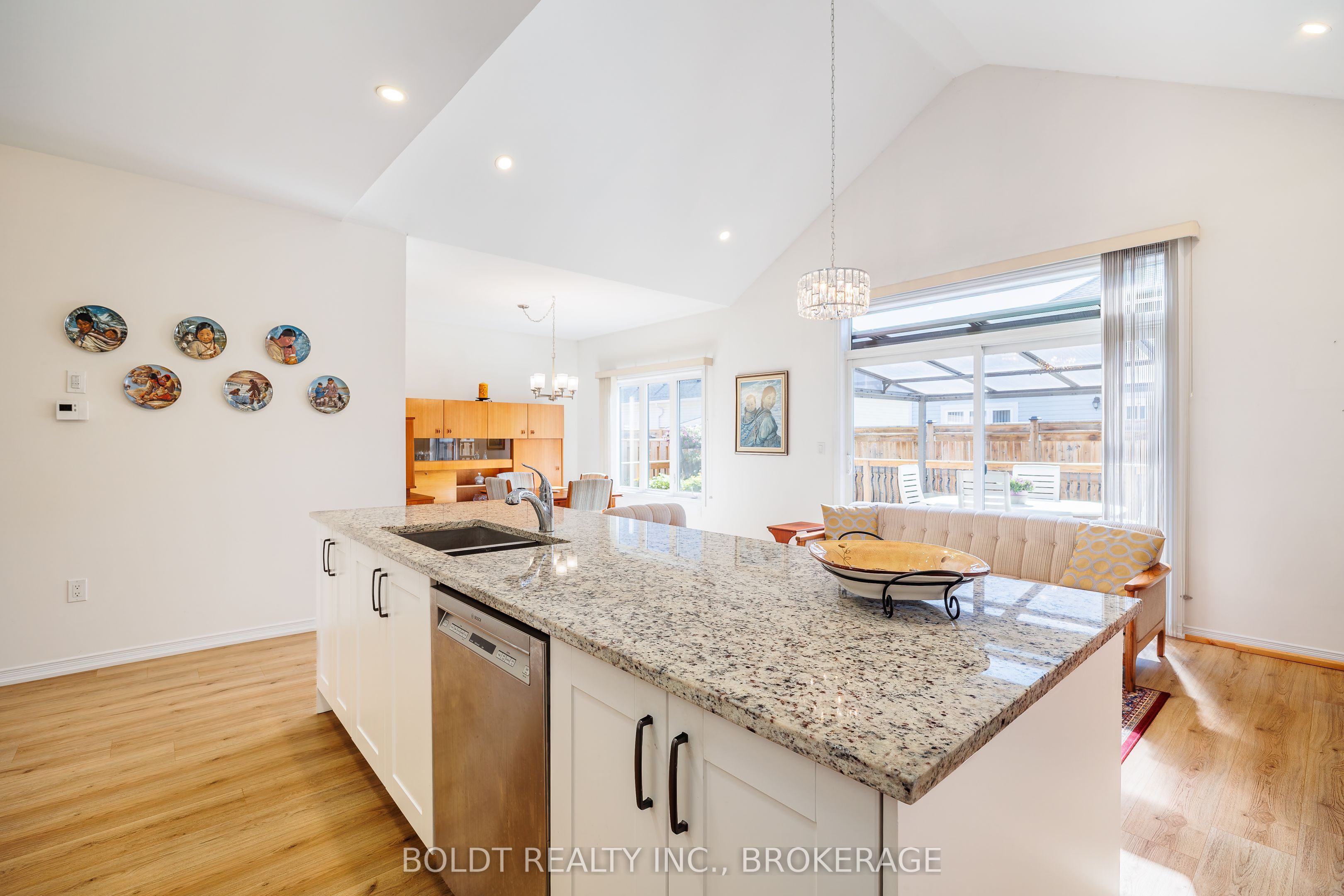 35 Cosmopolitan Common Property Photo 7