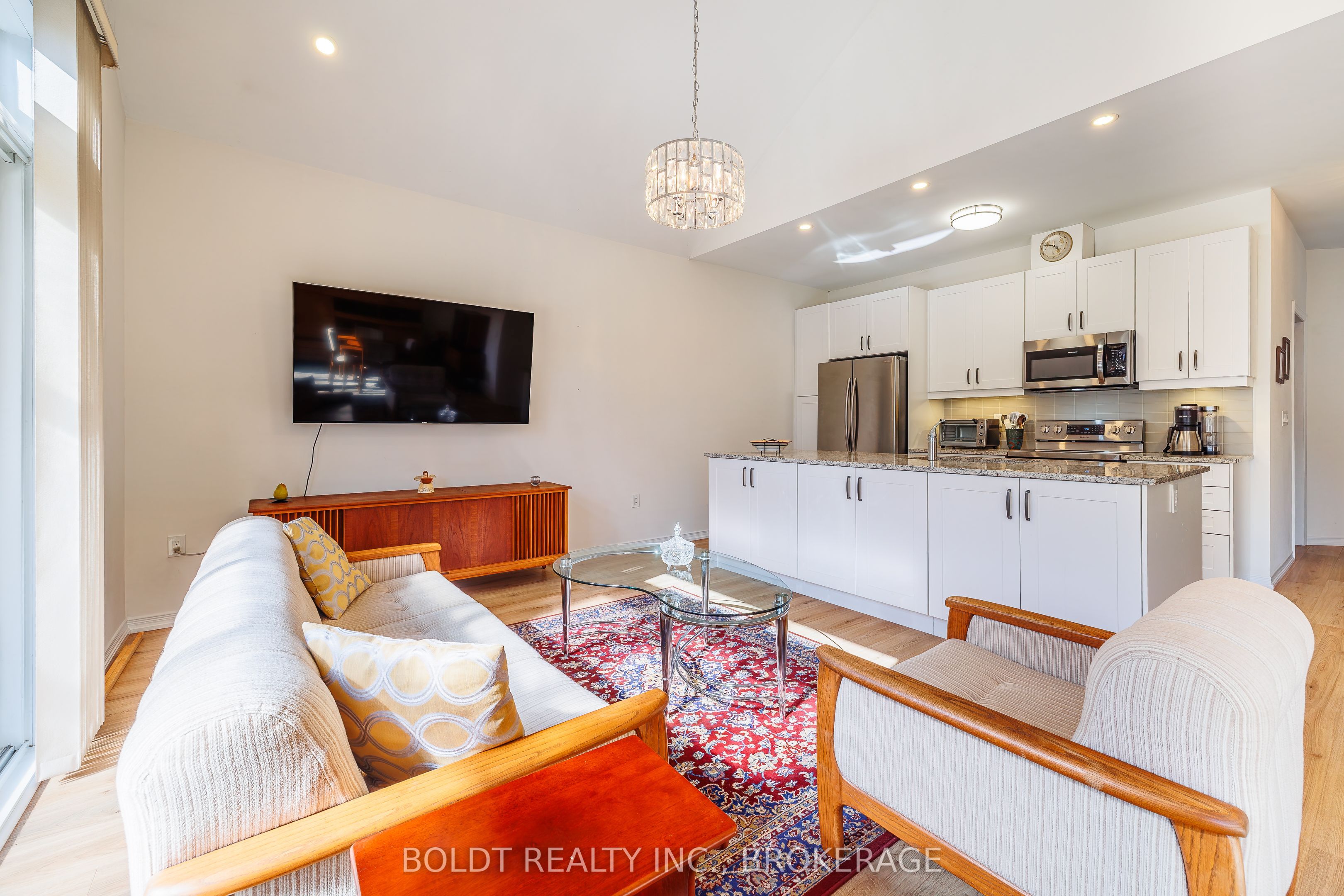 35 Cosmopolitan Common Property Photo 11