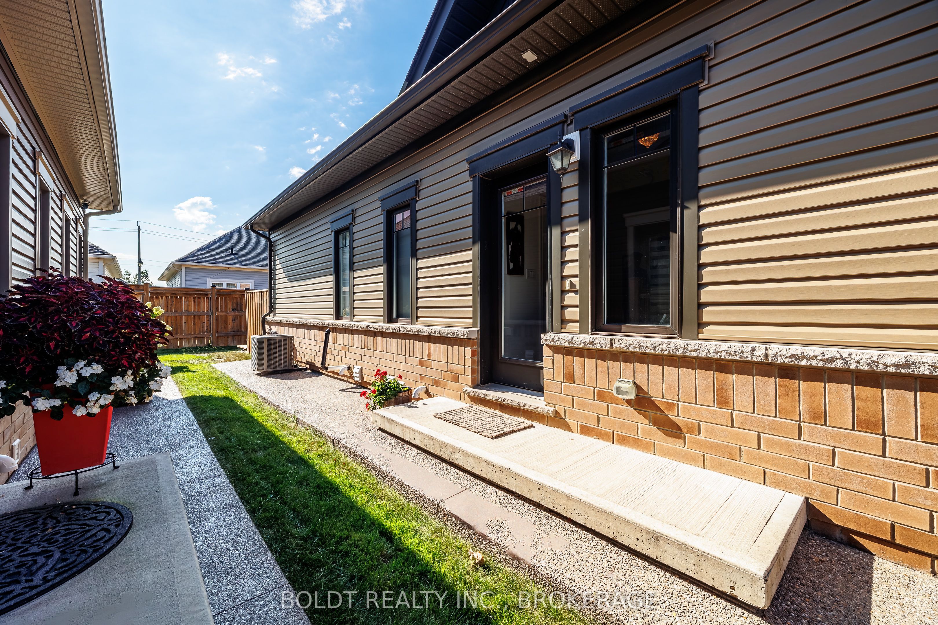 35 Cosmopolitan Common Property Photo 27