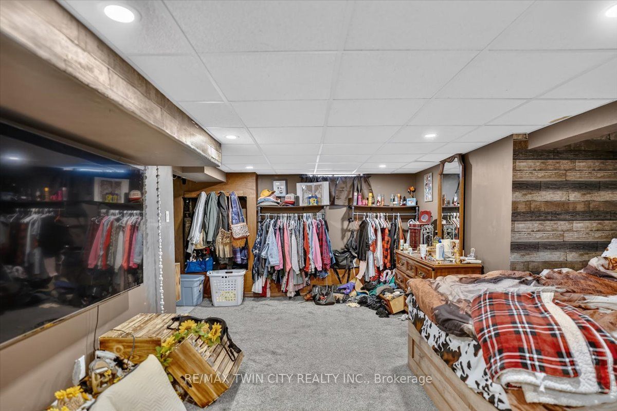 60 Park Road N Property Photo 15
