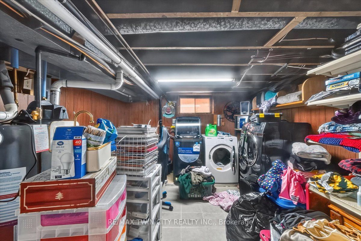 60 Park Road N Property Photo 21