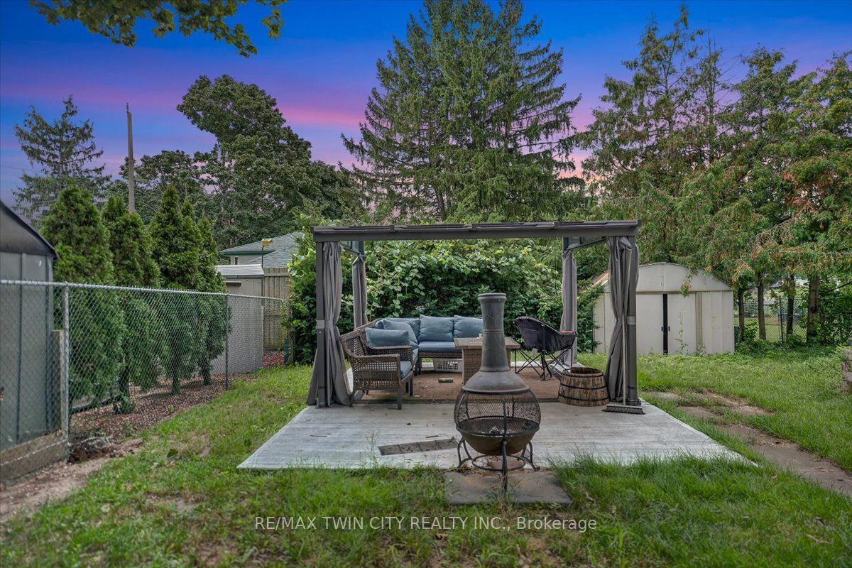60 Park Road N Property Photo 25
