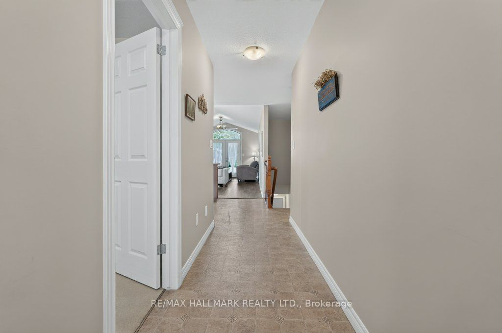 22 Jenny Crescent 18 Property Photo 4