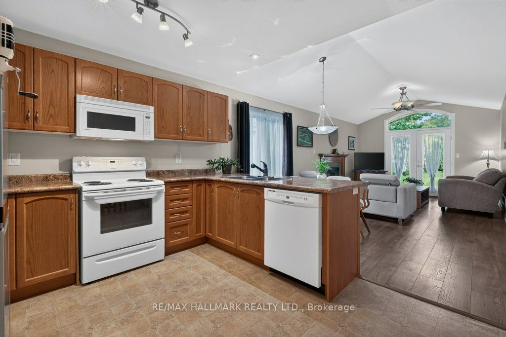 22 Jenny Crescent 18 Property Photo 7