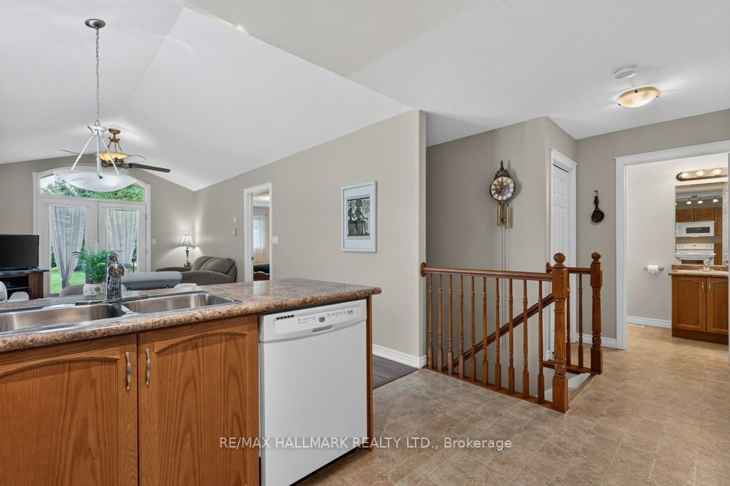 22 Jenny Crescent 18 Property Photo 10