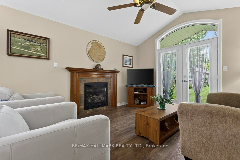 22 Jenny Crescent 18 Property Photo 13